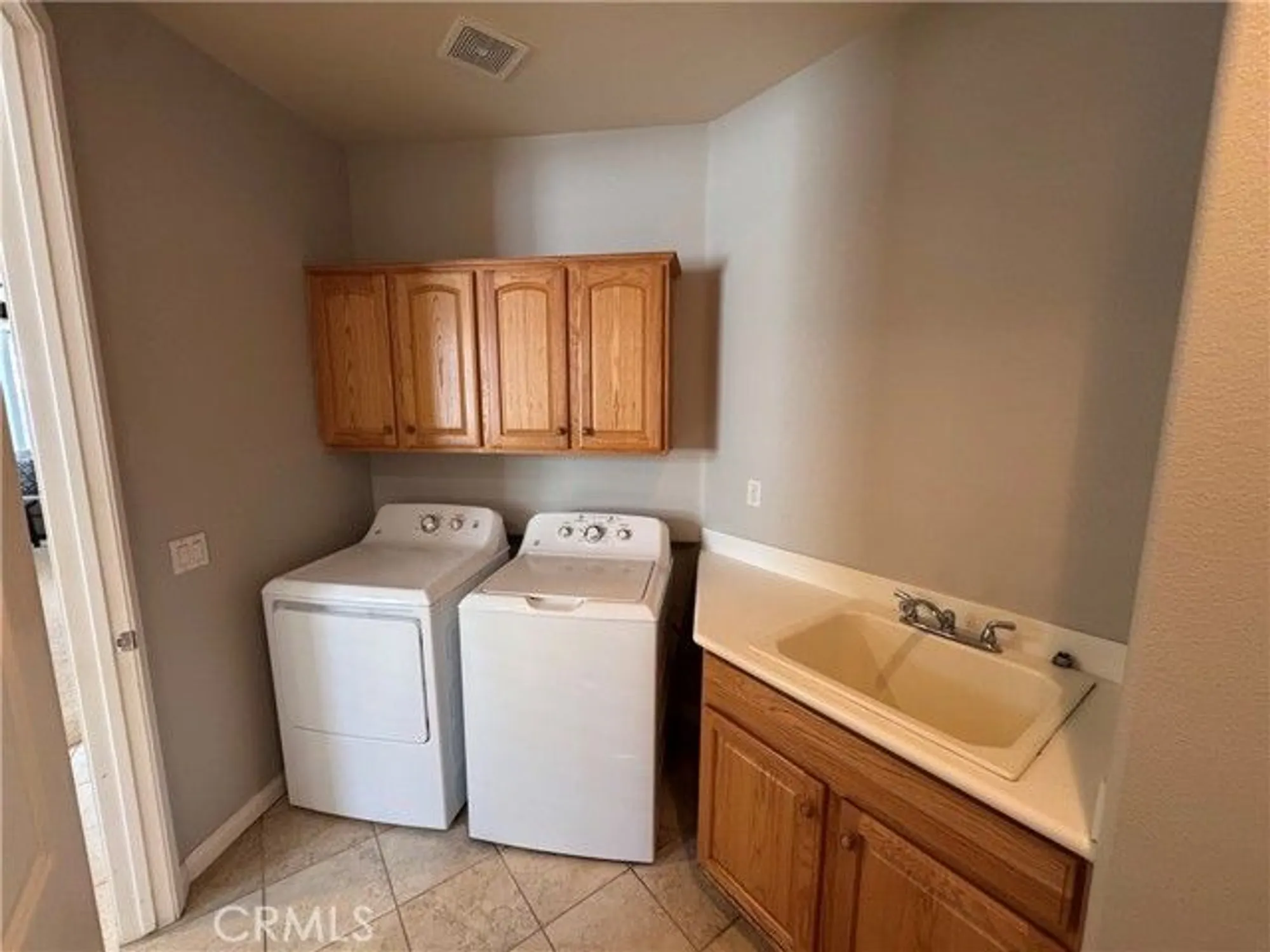Property Slideshow image 13 of 24 | 11115 sun river ct, Apple Valley, CA, 92308