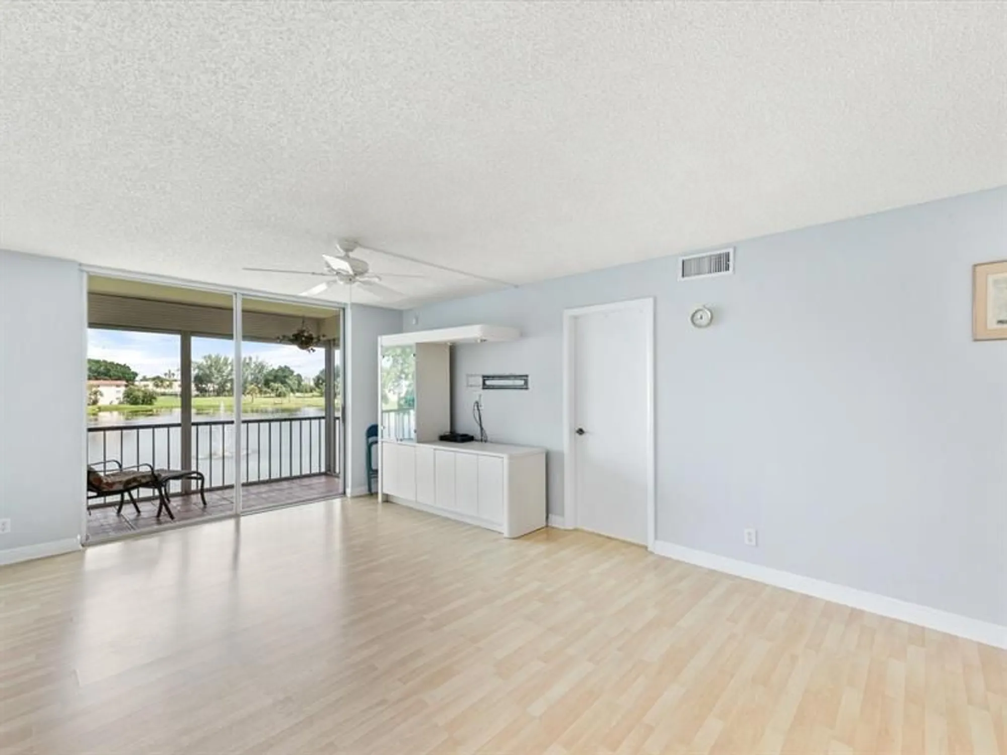 Property Slideshow image 5 of 42 | 9423 s hollybrook lake dr 309, Pembroke Pines, FL, 33025