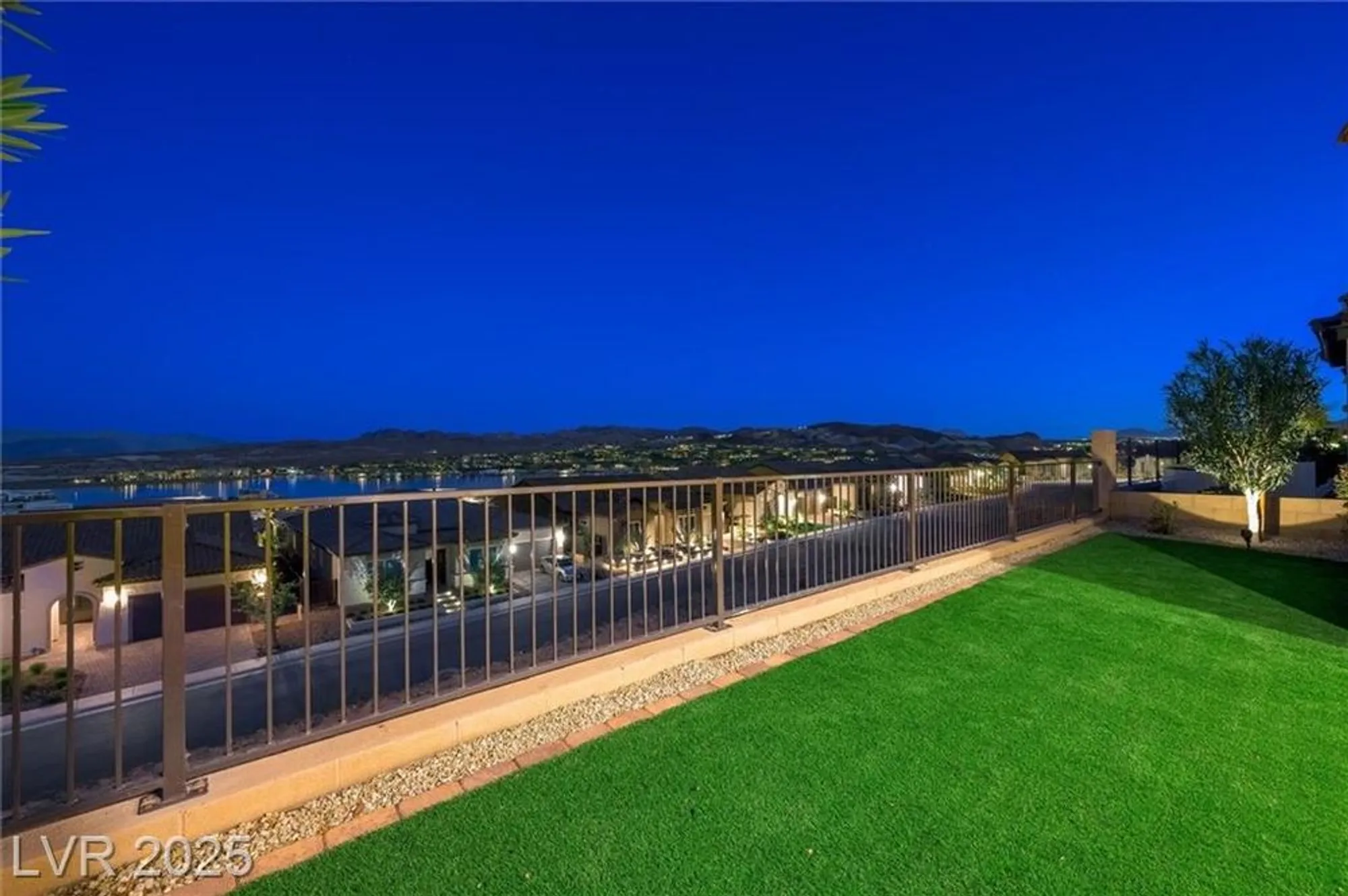 Property Slideshow image 5 of 35 | 48 stone bluff ln, Henderson, NV, 89011