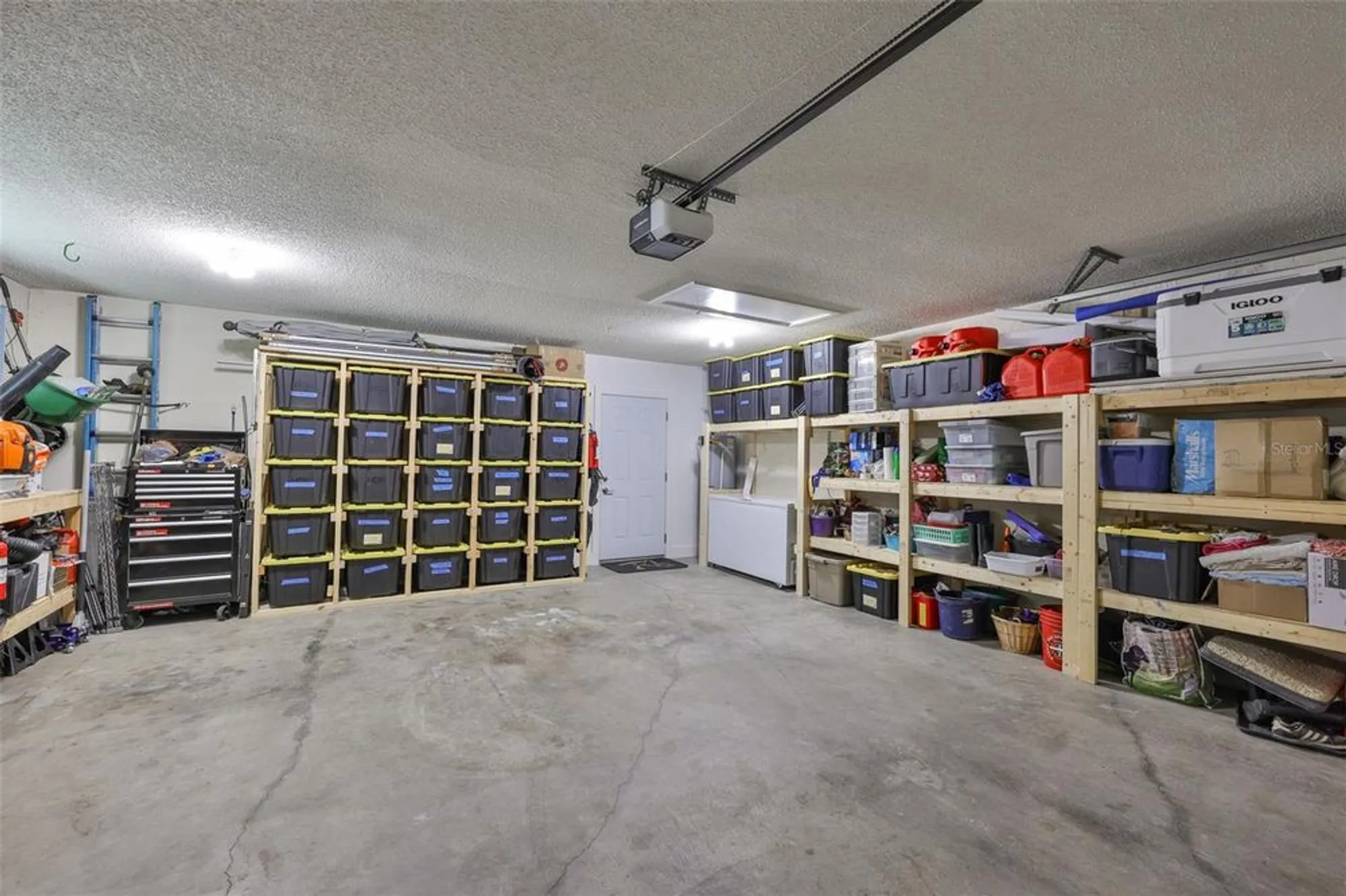 Property Slideshow image 54 of 63 | 2022 east view dr, Sun City Center, FL, 33573