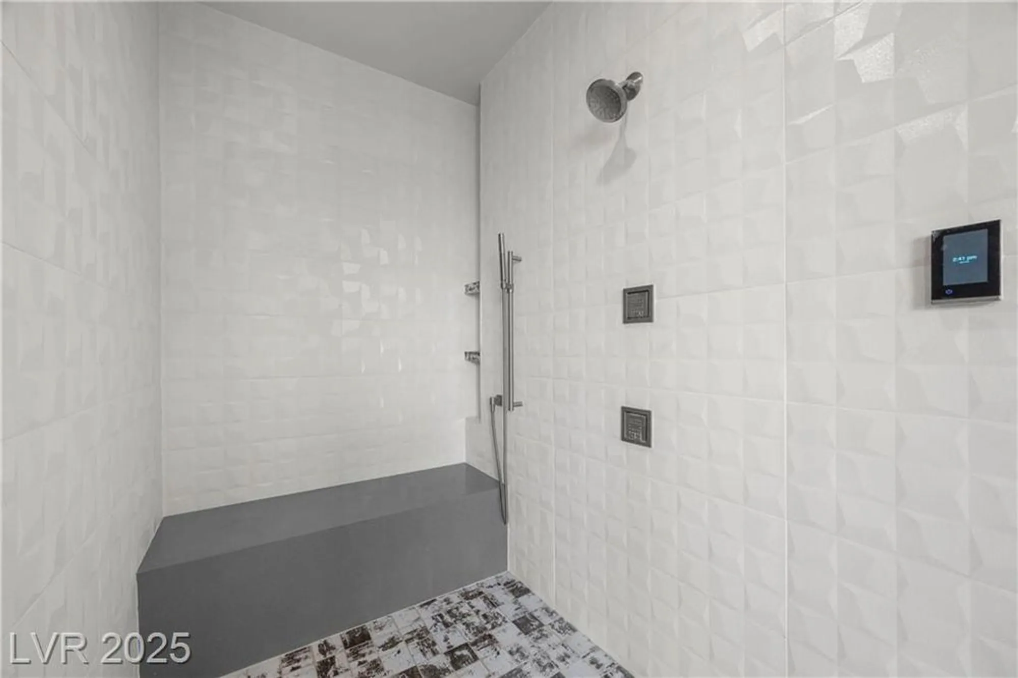 Property Slideshow image 37 of 99 | 5 highland cove ln, Henderson, NV, 89011