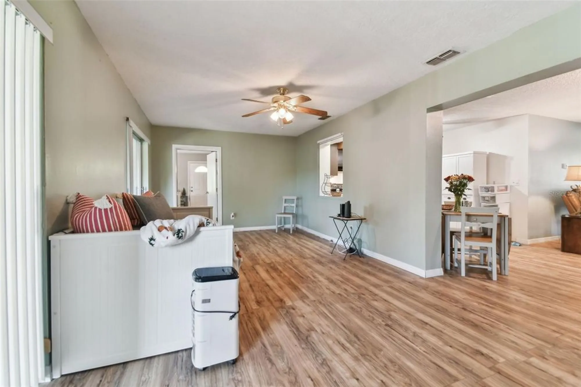 Property Slideshow image 16 of 82 | 918 windward way, Palm Harbor, FL, 34685