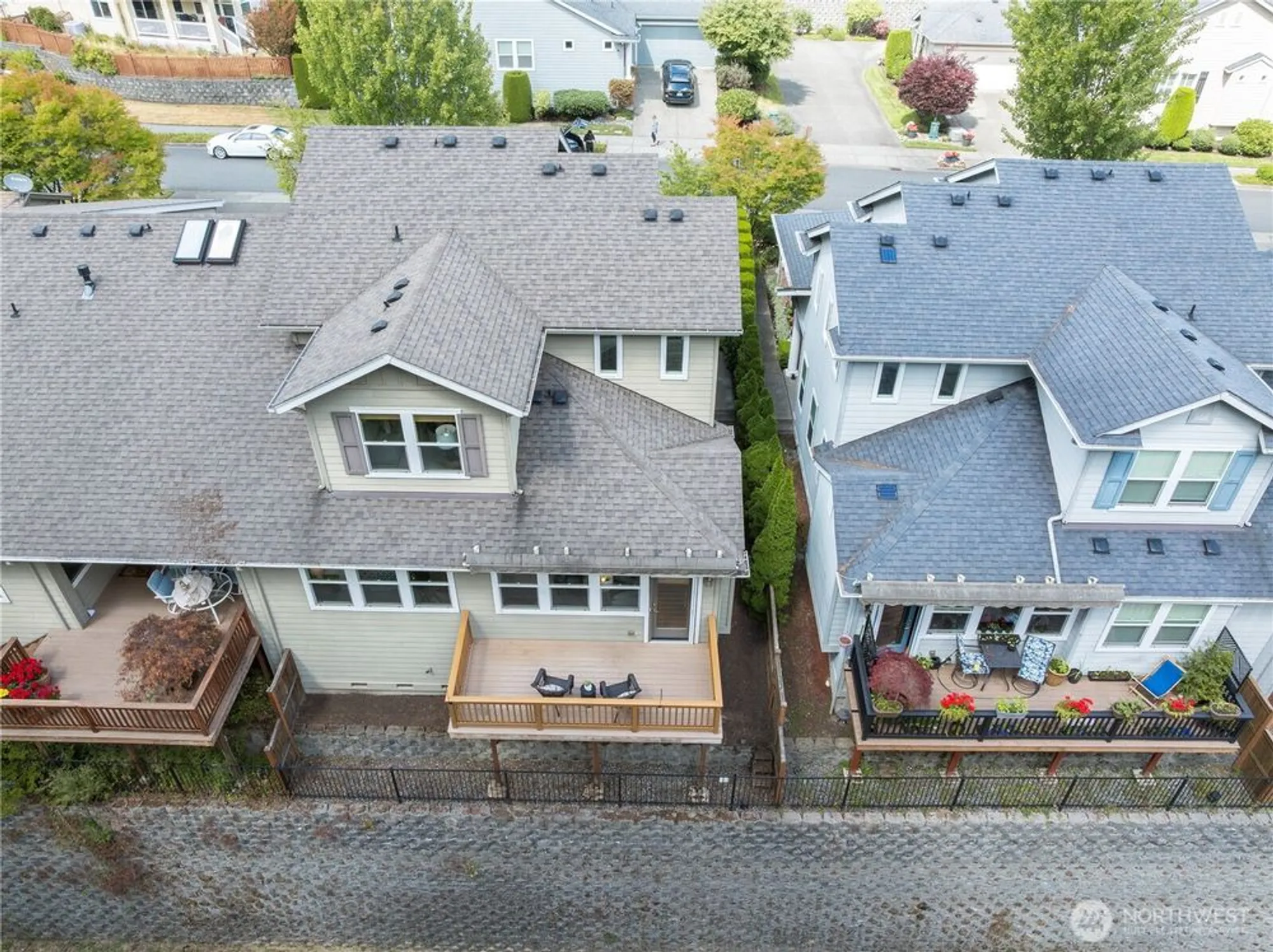 Property Slideshow image 27 of 32 | 24239 ne 130th pl, Redmond, WA, 98053