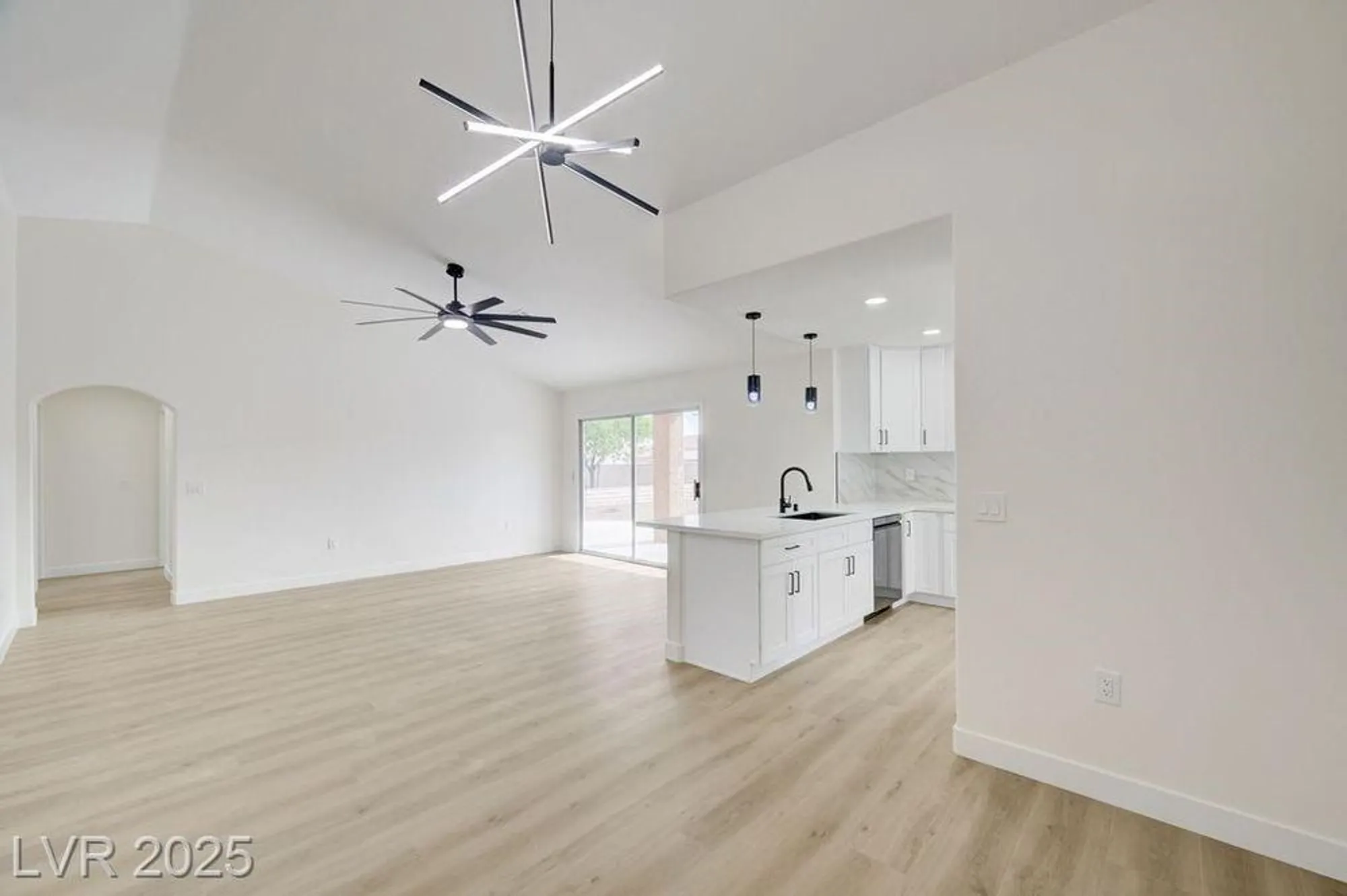 Property Slideshow image 8 of 33 | 8901 villa ridge dr, Las Vegas, NV, 89134