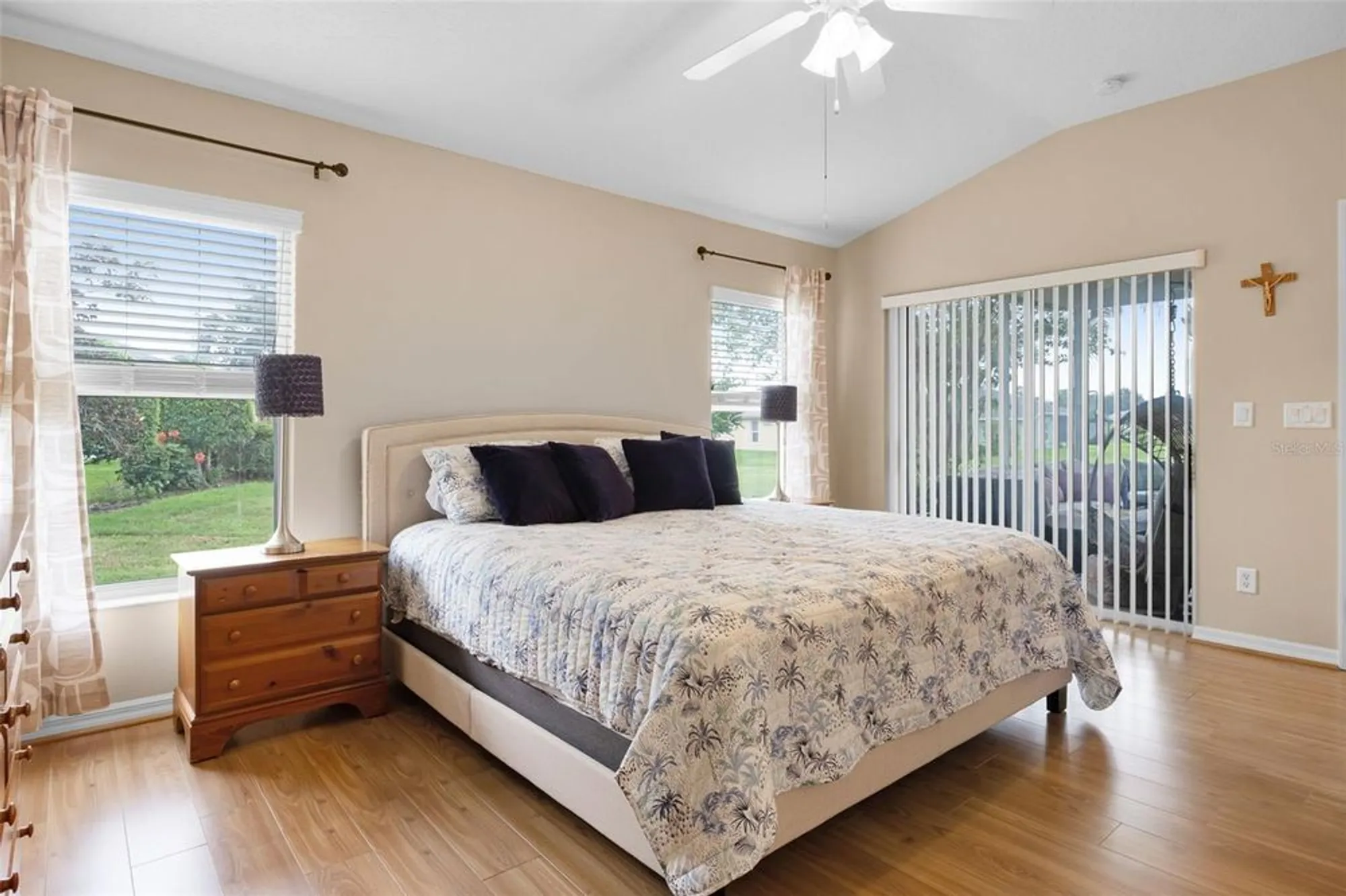 Property Slideshow image 18 of 69 | 27111 nostalgia dr, Leesburg, FL, 34748