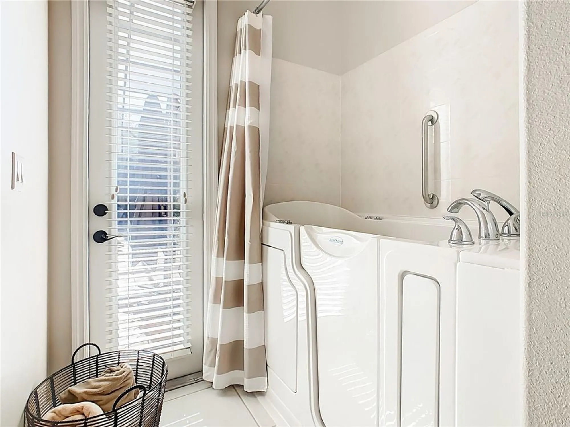 Property Slideshow image 33 of 84 | 915 san raphael st, Poinciana, FL, 34759