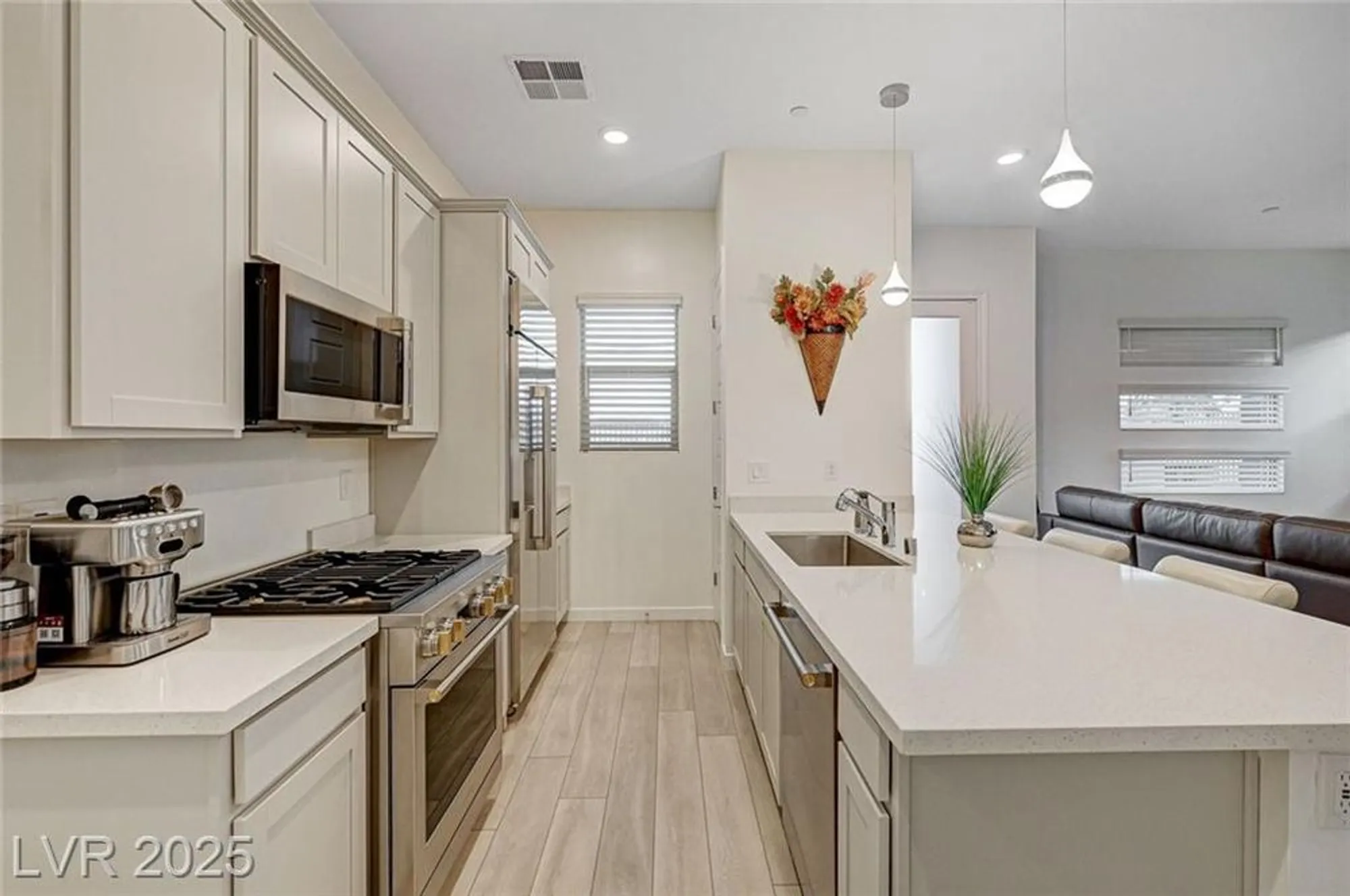 Property Slideshow image 21 of 67 | 912 allister fields ln, Las Vegas, NV, 89138