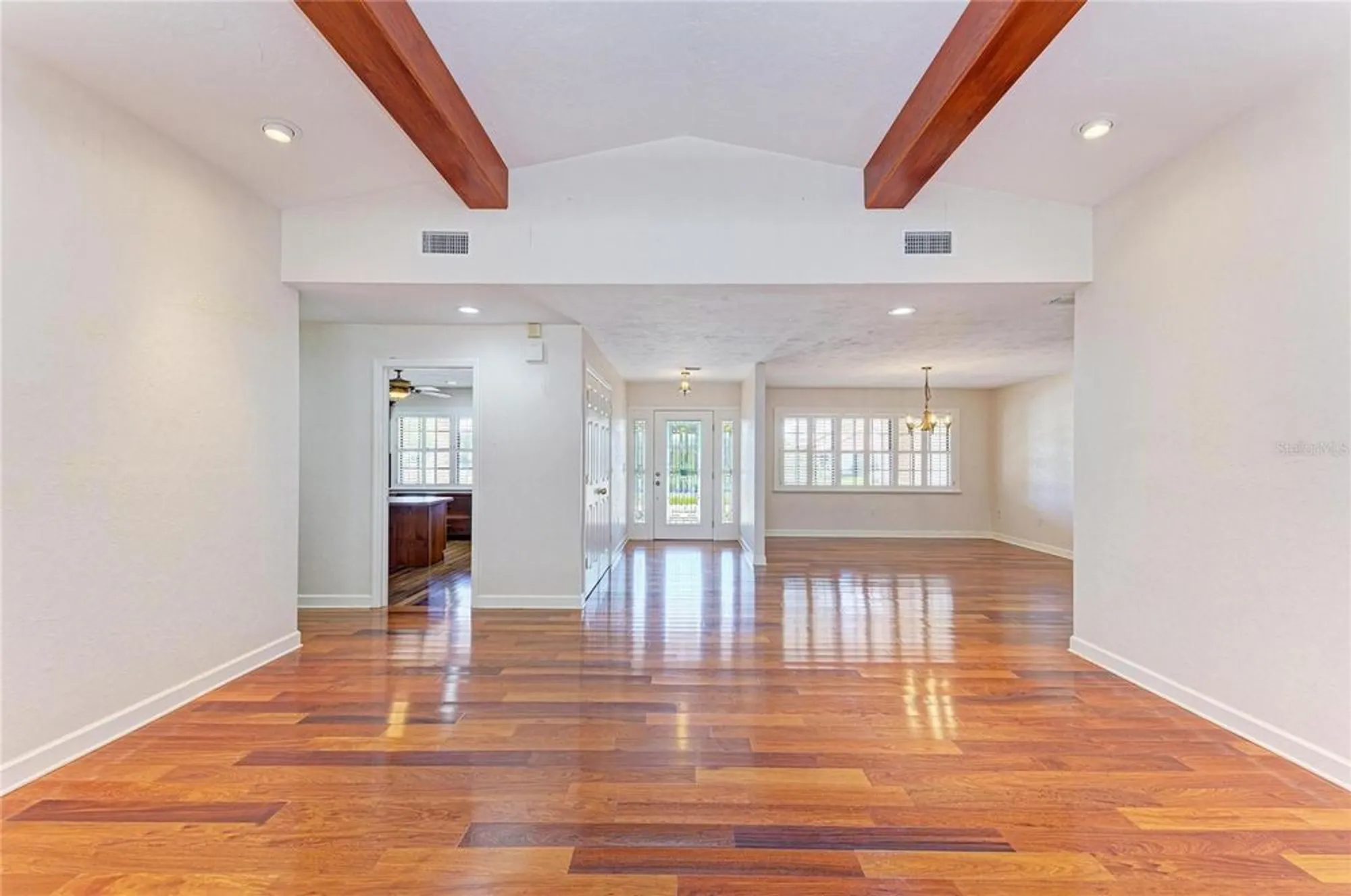 Property Slideshow image 18 of 83 | 5668 country lakes dr, Sarasota, FL, 34243