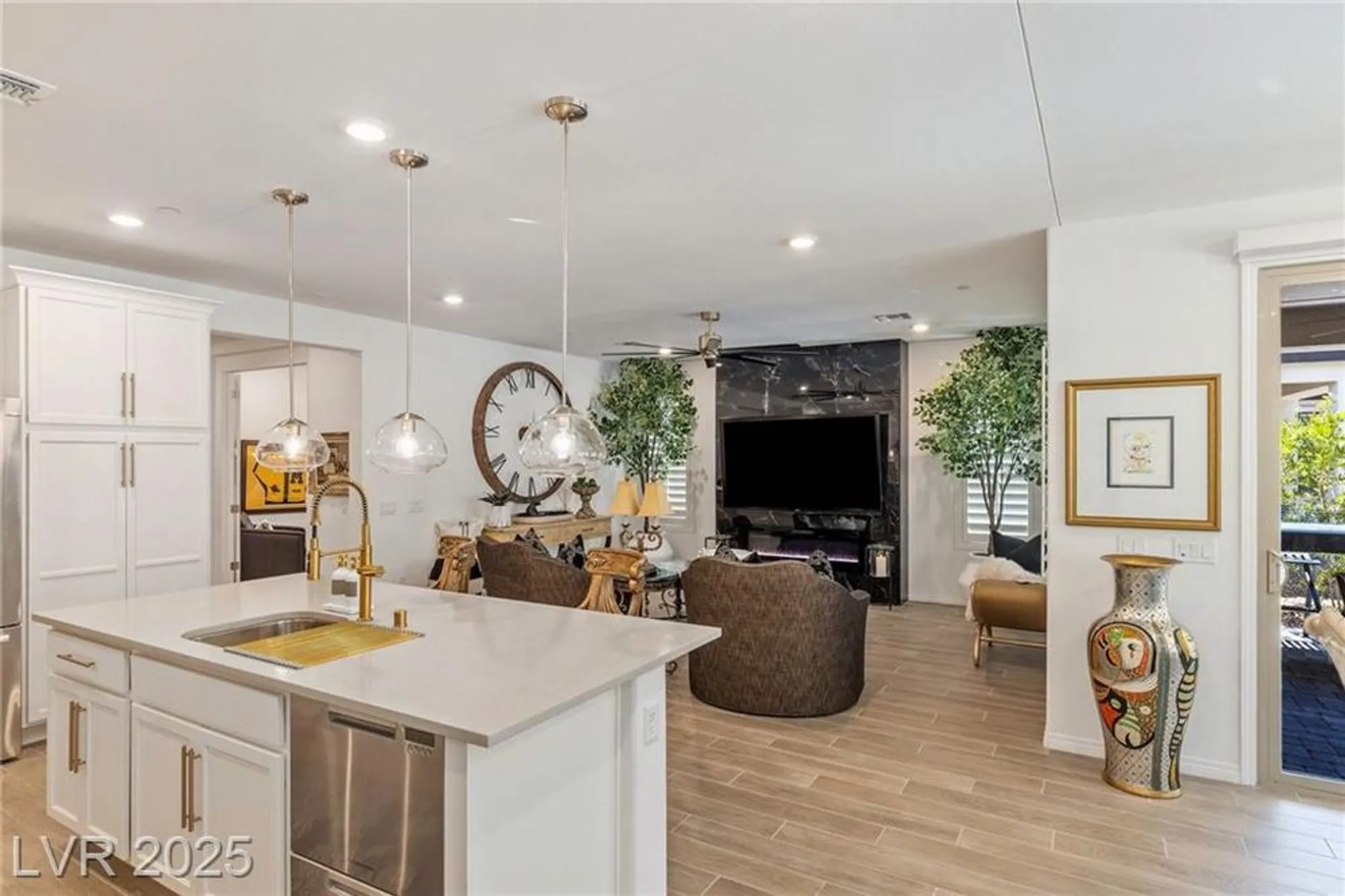 Property Slideshow image 10 of 44 | 25 red creek bluff st, Henderson, NV, 89011