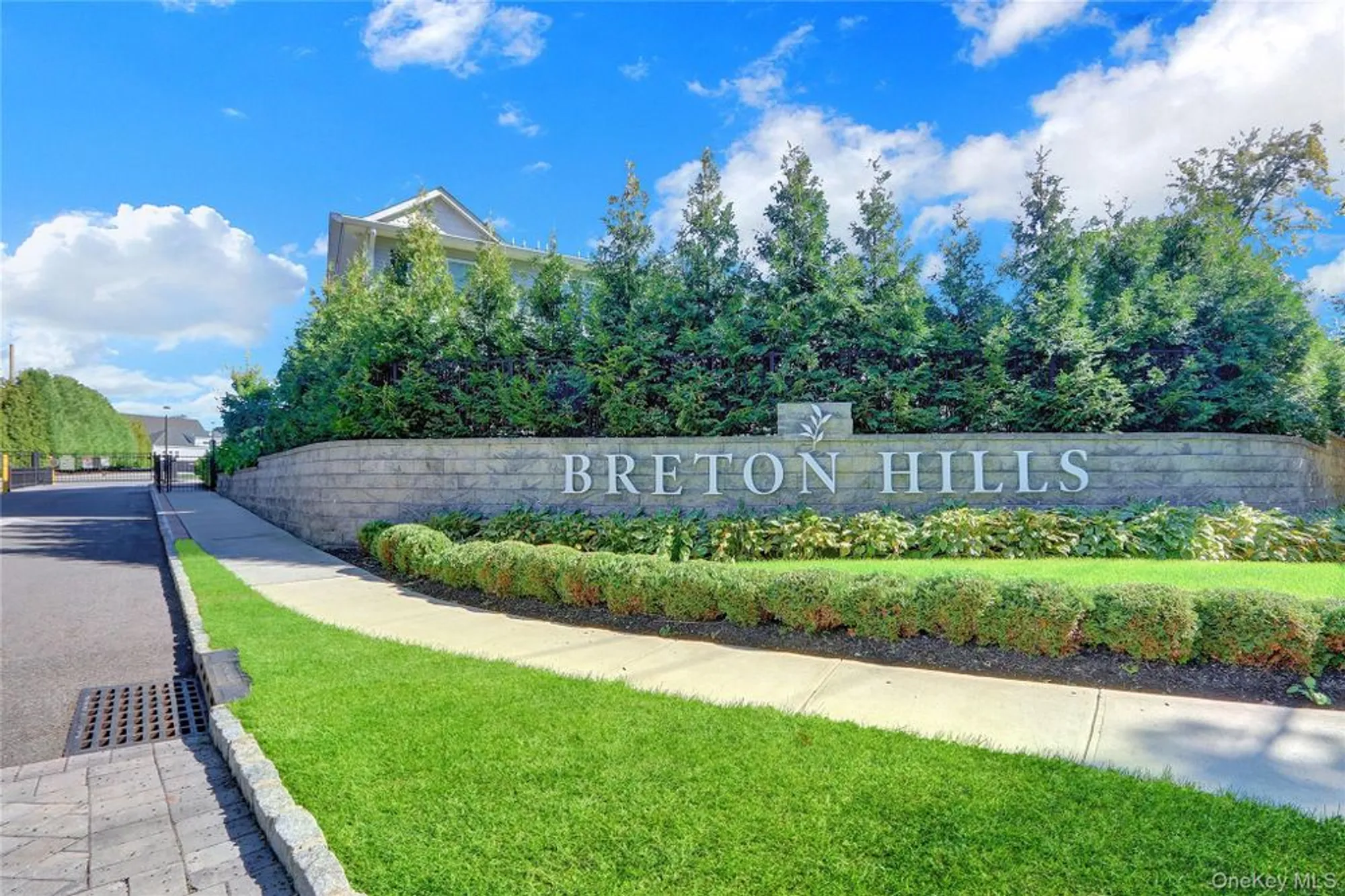 Property Slideshow image 1 of 25 | 704 breton way # 704, Glen Cove, NY, 11542