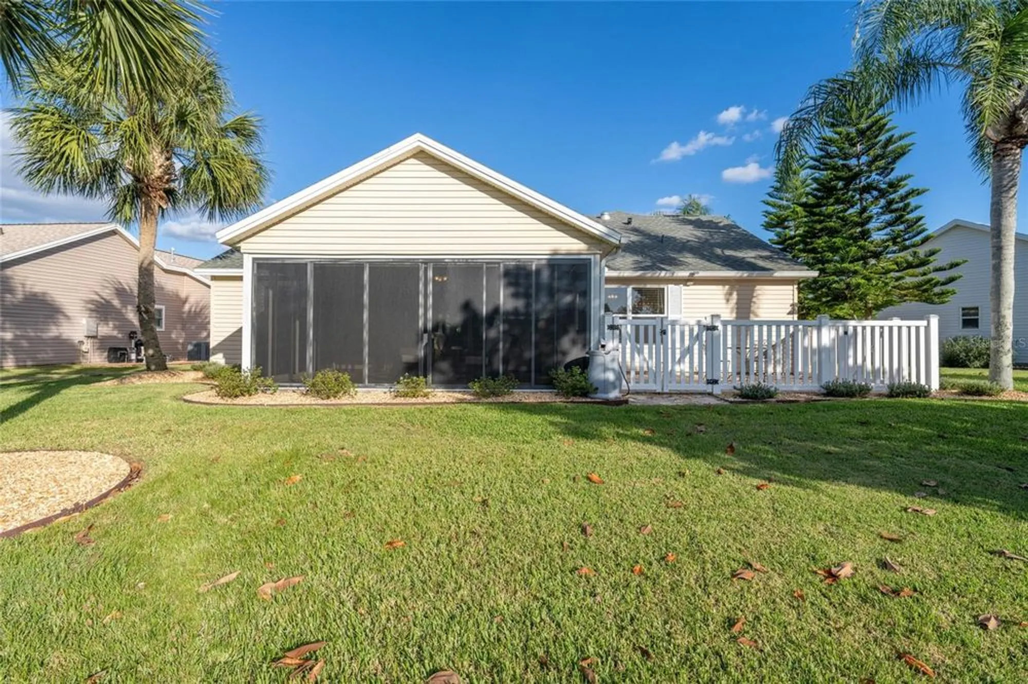 Property Slideshow image 42 of 62 | 967 livingston loop, The Villages, FL, 32162