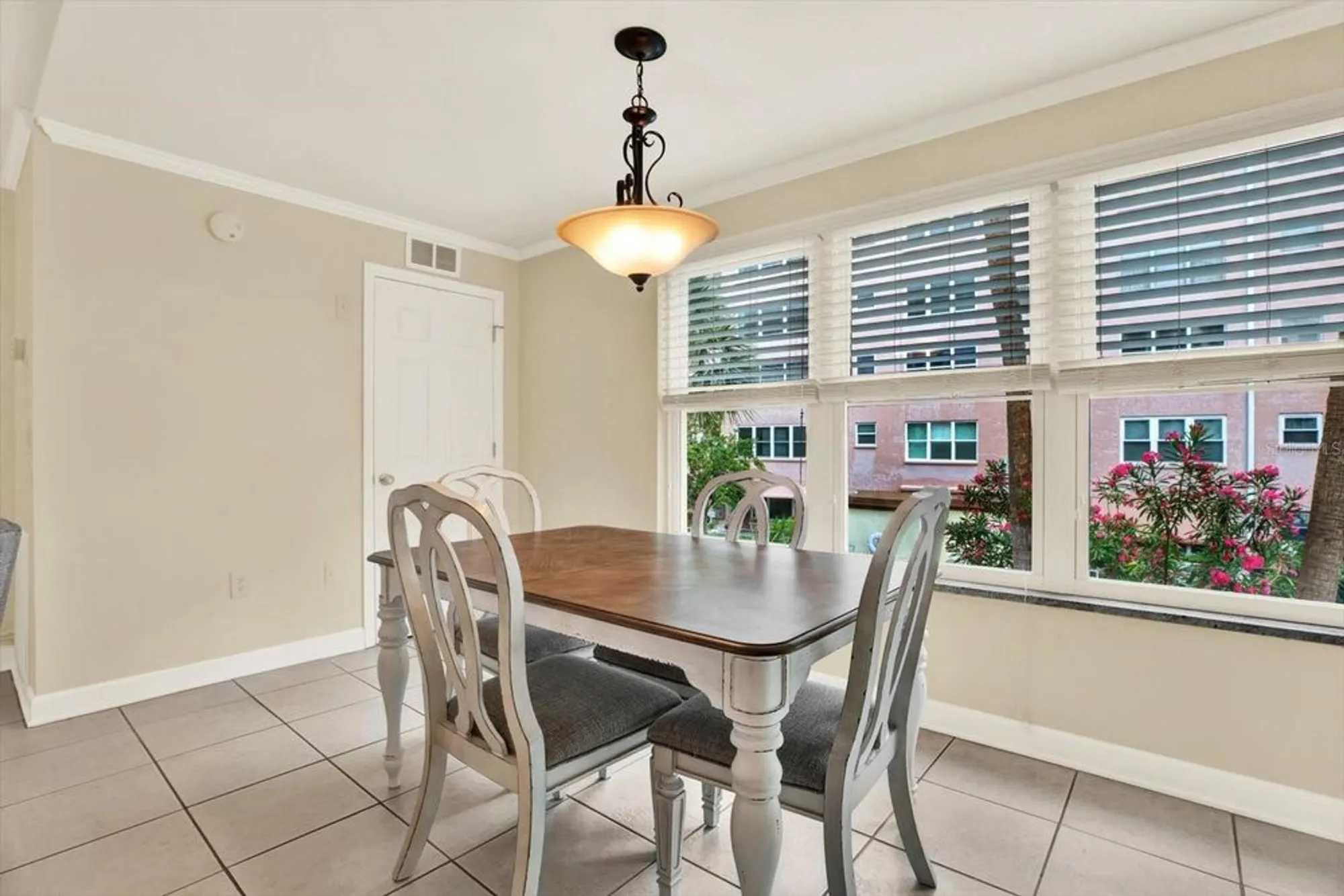 Property Slideshow image 11 of 38 | 5501 80th st n unit 206, Saint Petersburg, FL, 33709