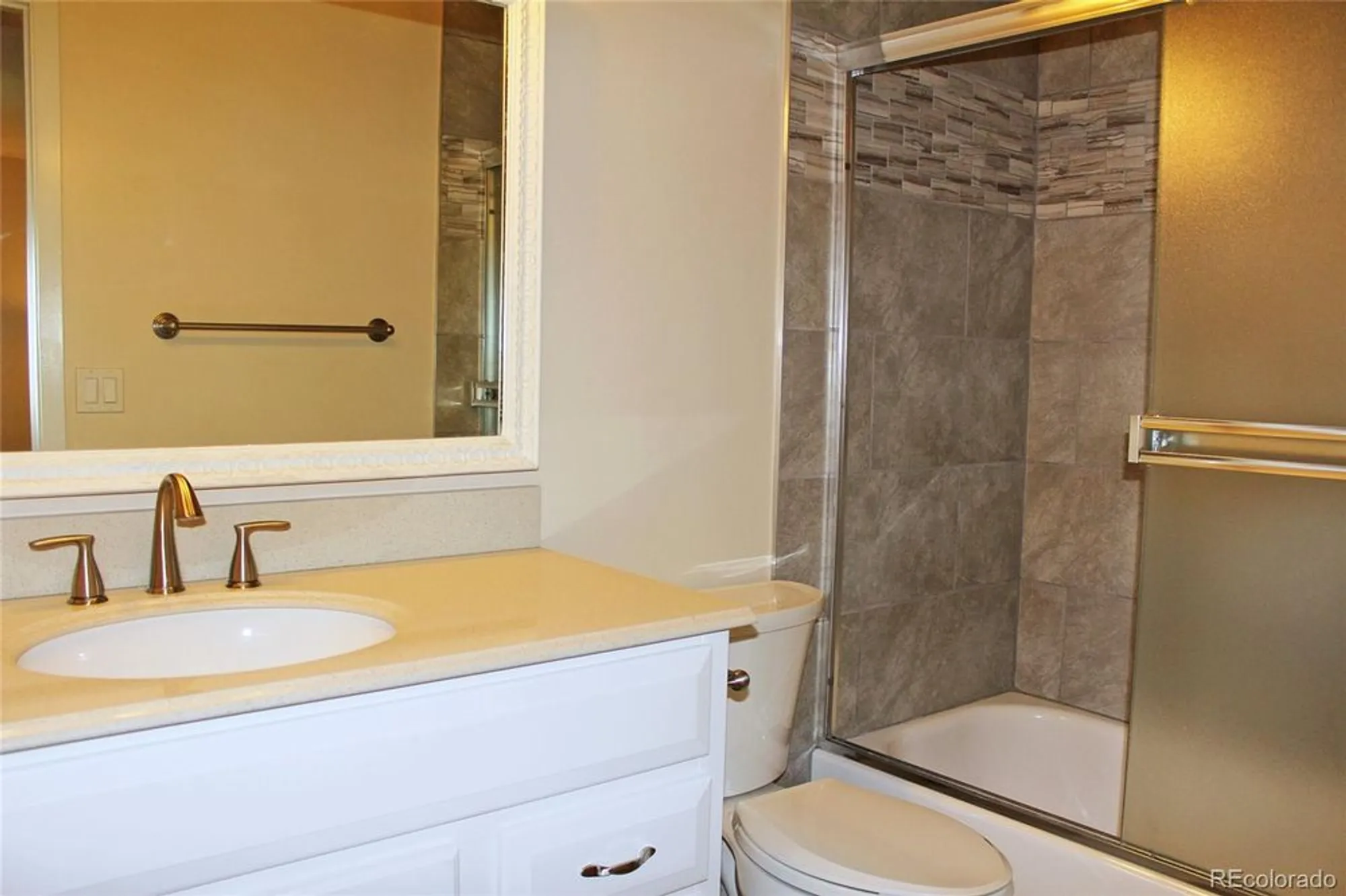 Property Slideshow image 16 of 35 | 2734 s heather gardens way, Aurora, CO, 80014