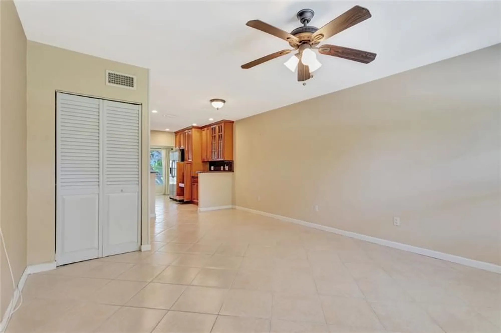 Property Slideshow image 10 of 31 | 7290 nw 1st st 205, Margate, FL, 33063