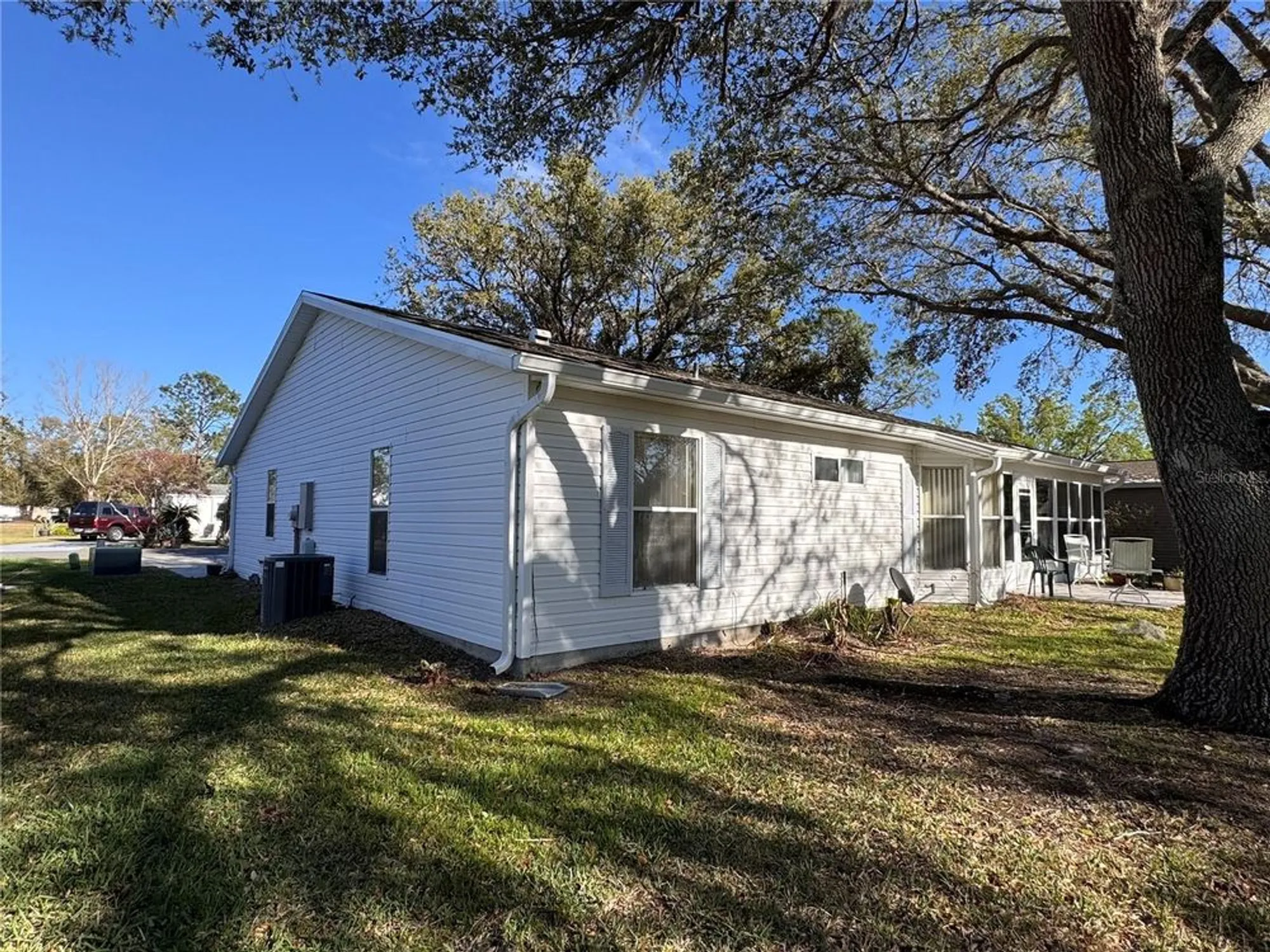 Property Slideshow image 12 of 100 | 25527 oak aly, Leesburg, FL, 34748