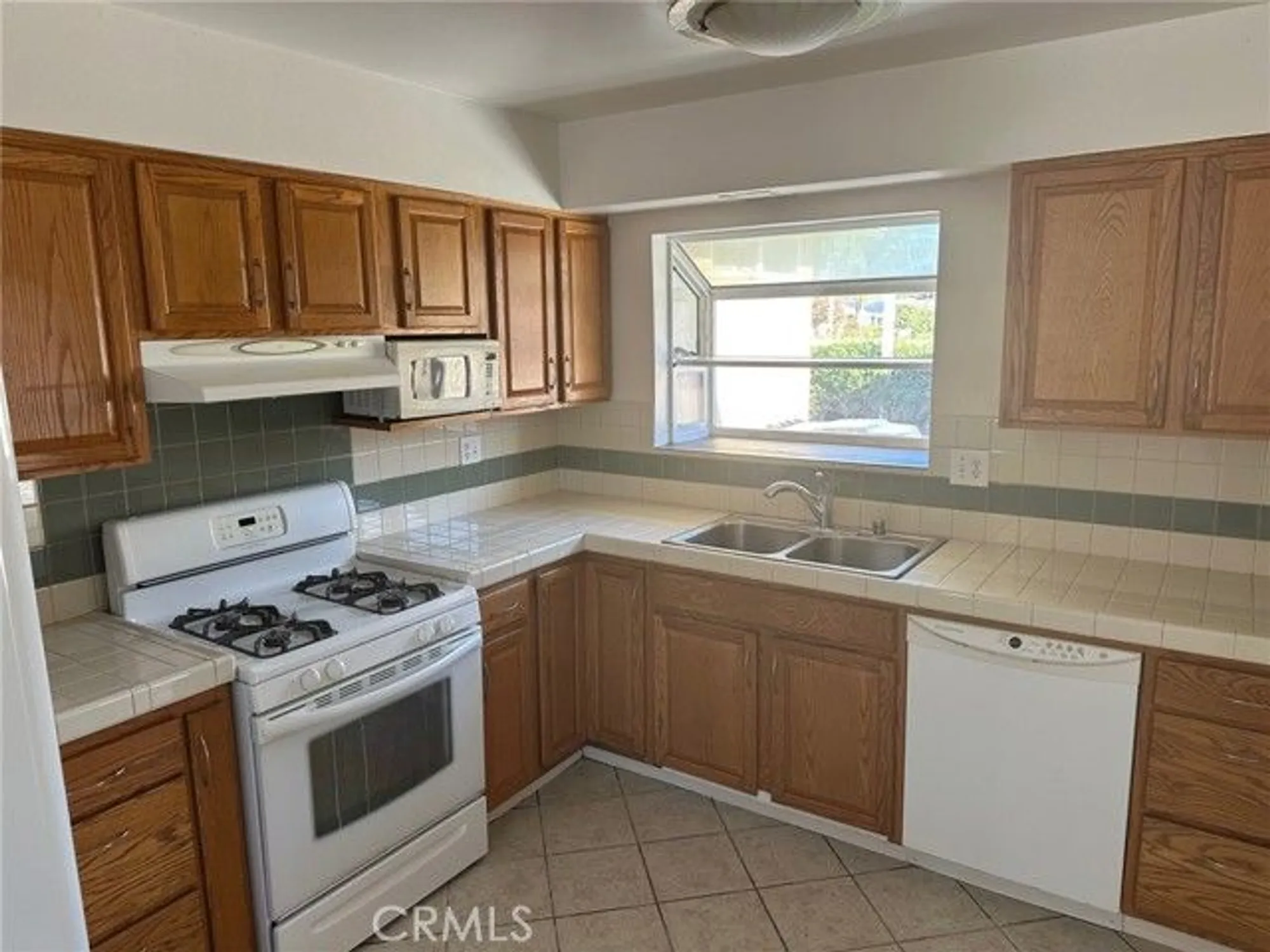 Property Slideshow image 15 of 29 | 28376 murrieta rd, Menifee, CA, 92586