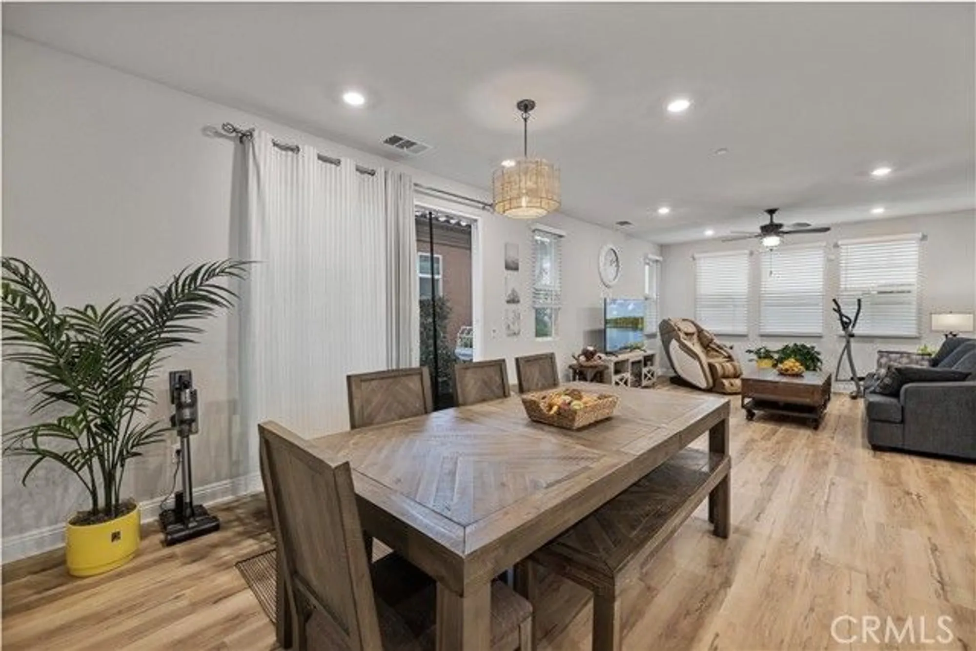 Property Slideshow image 11 of 55 | 20608 galloway dr, Santa Clarita, CA, 91350