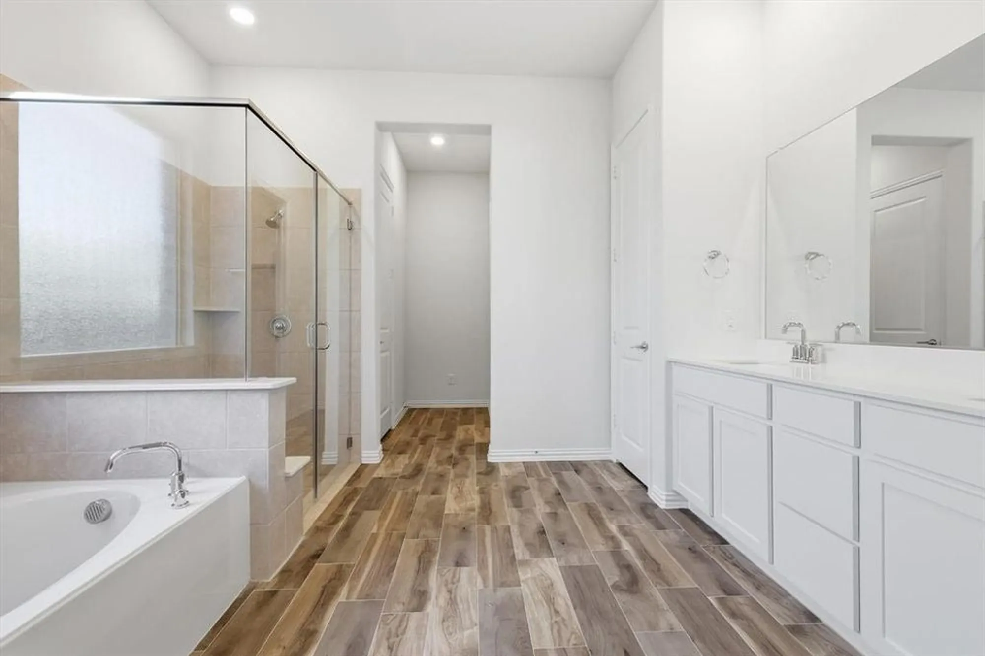 Property Slideshow image 23 of 40 | 4826 forest crest pkwy, Arlington, TX, 76005