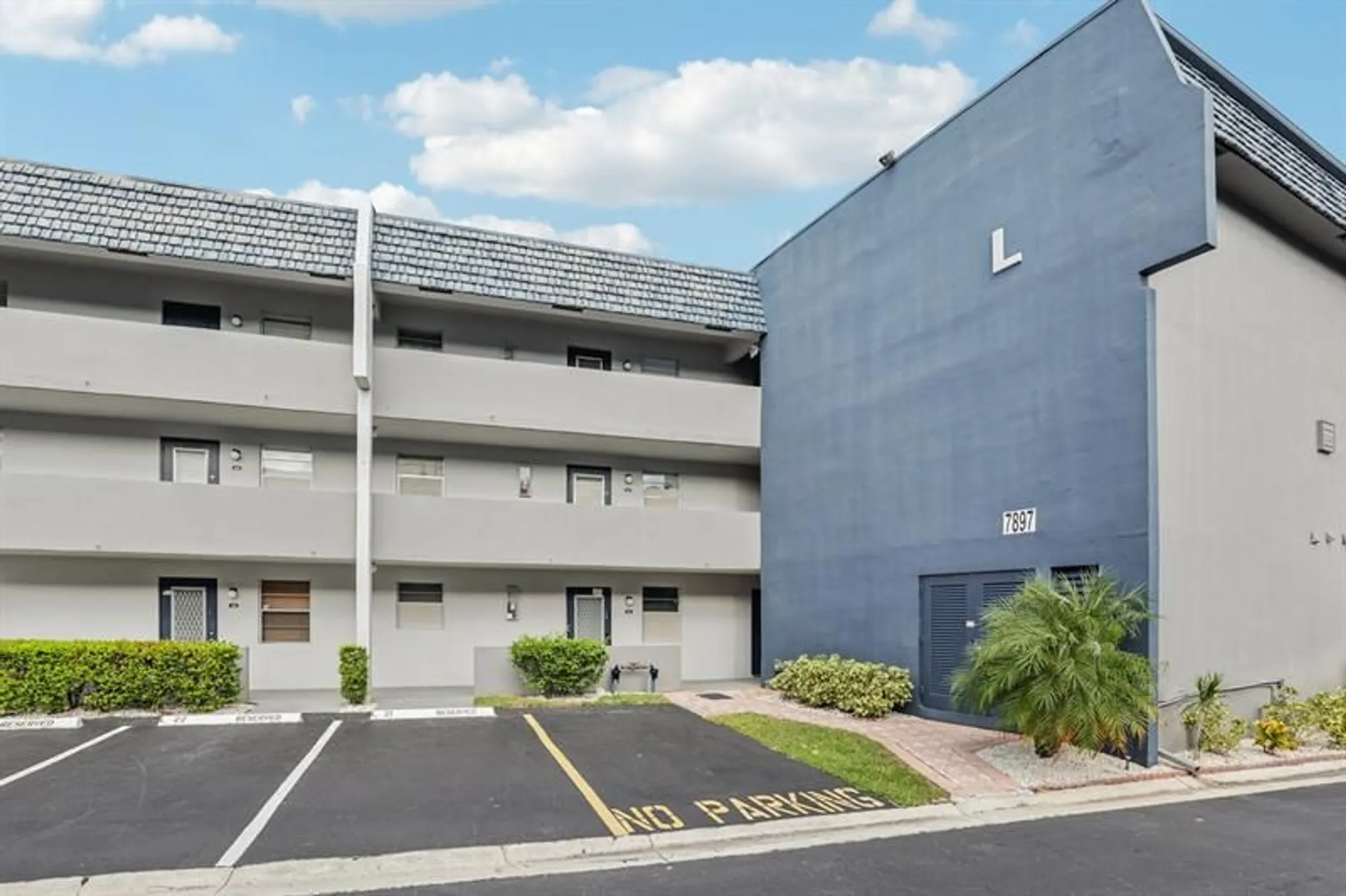 Property Slideshow image 31 of 32 | 7897 golf circle dr apt 107, Margate, FL, 33063