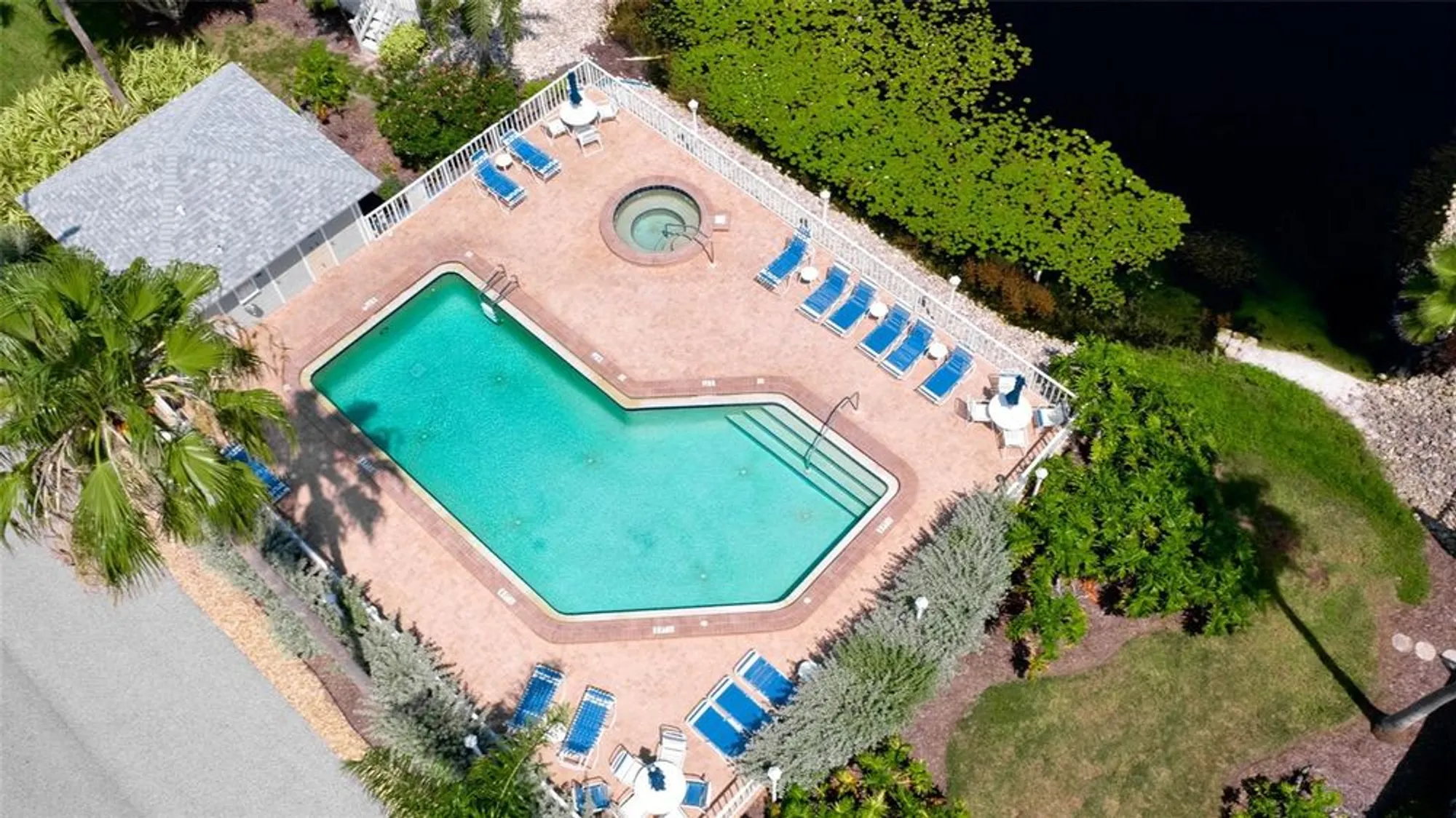 Property Slideshow image 31 of 46 | 512 sanderling cir, Bradenton, FL, 34209