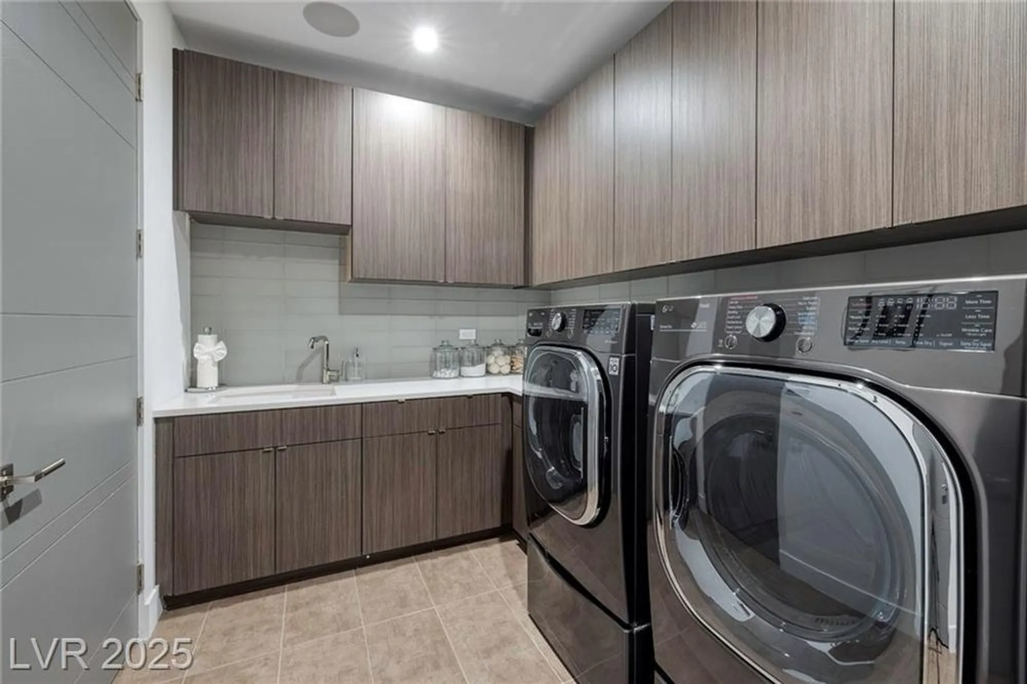 Property Slideshow image 34 of 70 | 32 highland cove ln, Henderson, NV, 89011