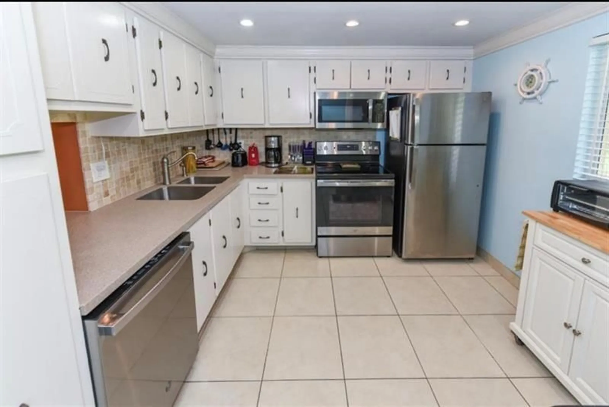 Property Slideshow image 4 of 55 | 2615 ne 3rd ct apt 217, Boynton Beach, FL, 33435