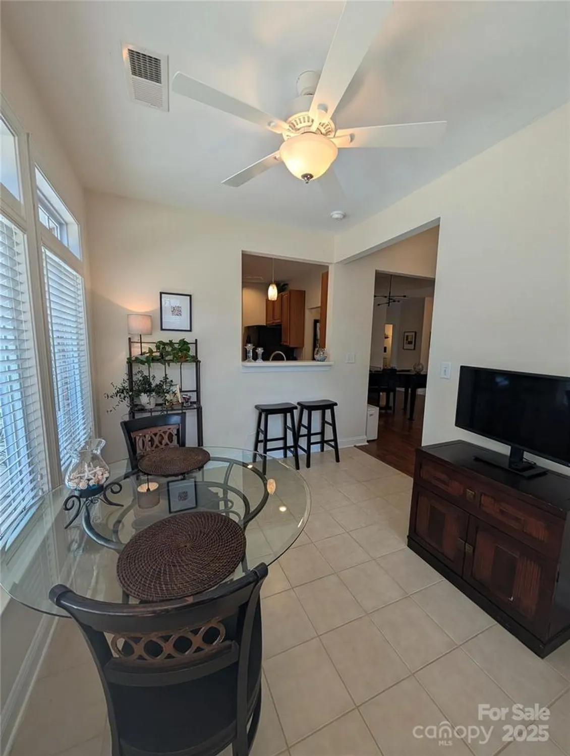 Property Slideshow image 9 of 22 | 2741 circa dr, Matthews, NC, 28105