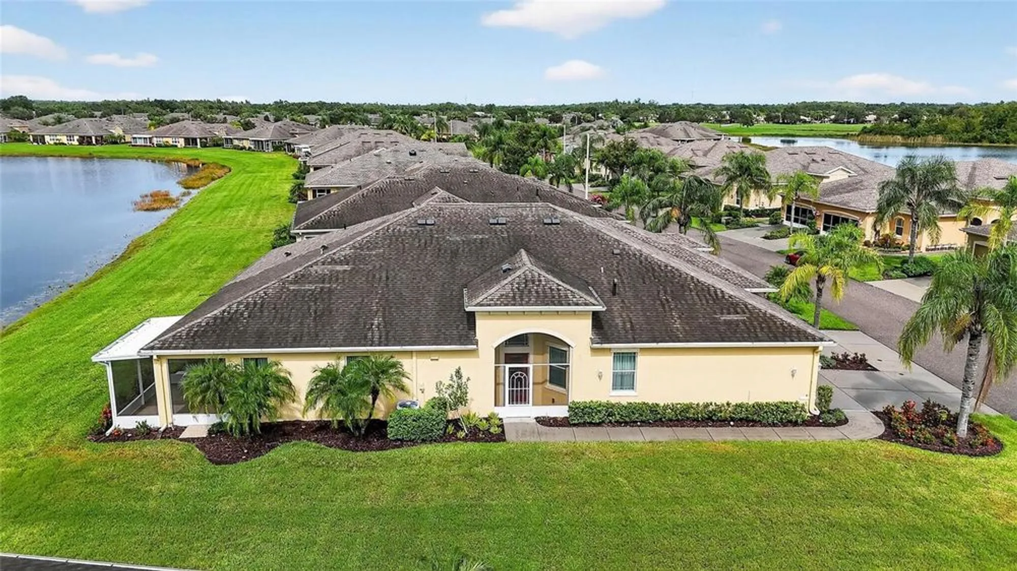 Property Slideshow image 2 of 64 | 2226 nottingham greens dr, Sun City Center, FL, 33573