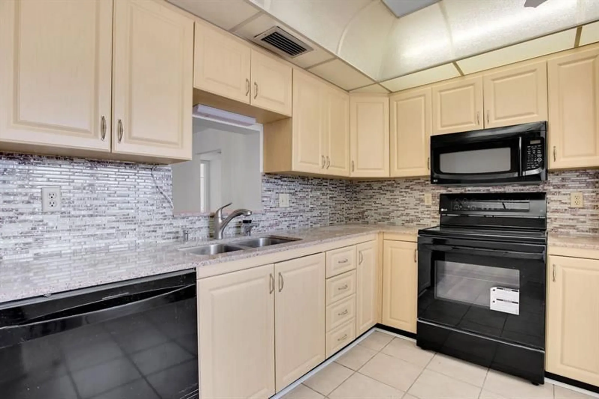 Property Slideshow image 4 of 31 | 2006 granada dr n2, Coconut Creek, FL, 33066