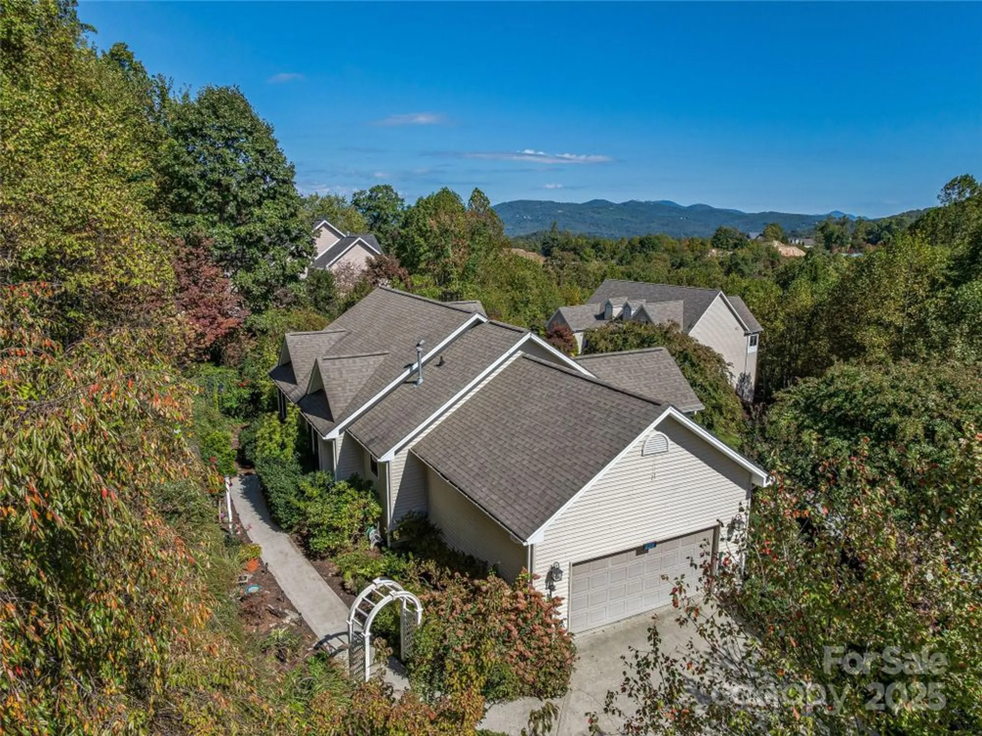 Property Slideshow image 2 of 48 | 222 bay laurel ln, Hendersonville, NC, 28791