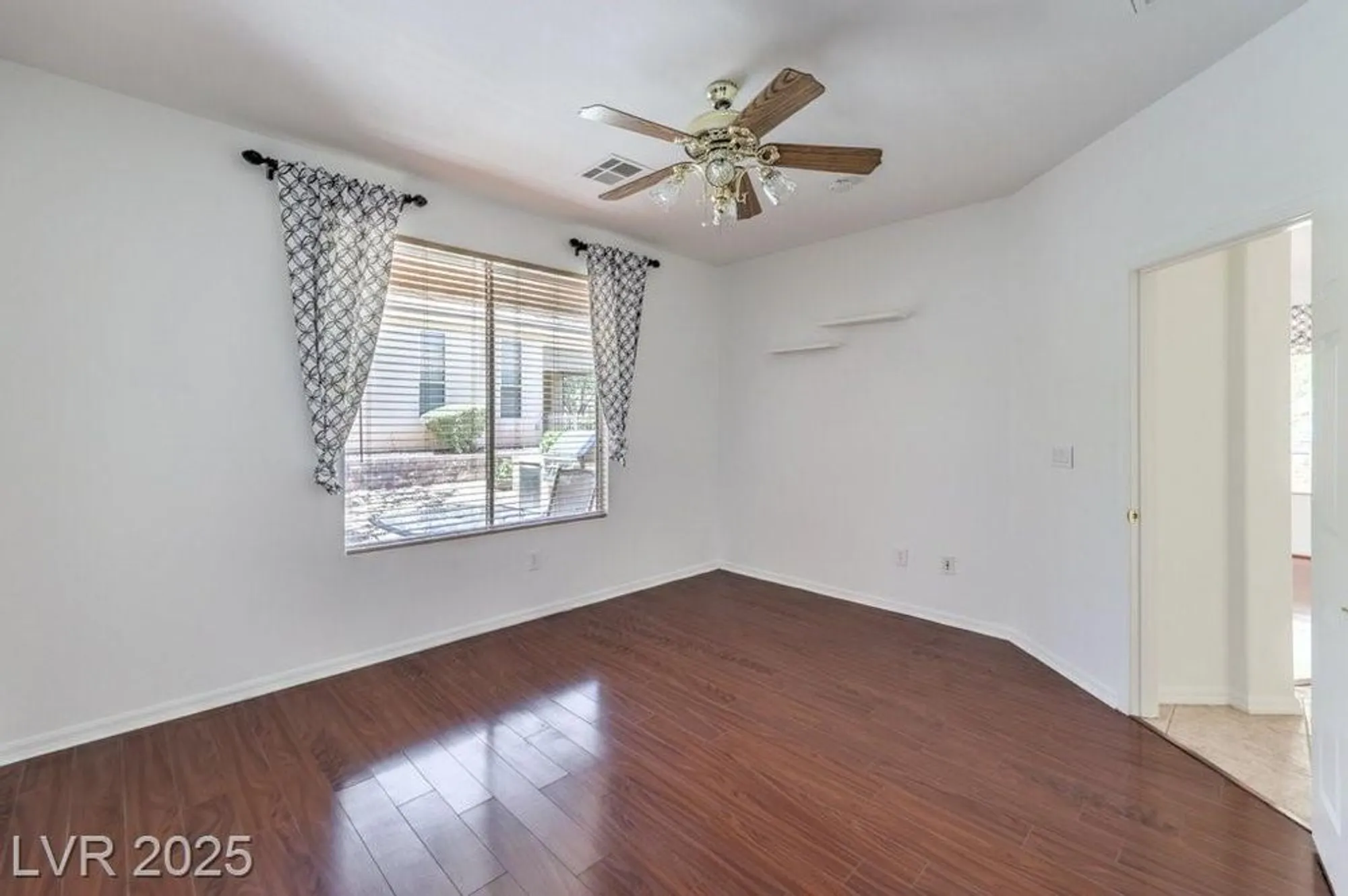 Property Slideshow image 17 of 32 | 5389 progresso st, Las Vegas, NV, 89135