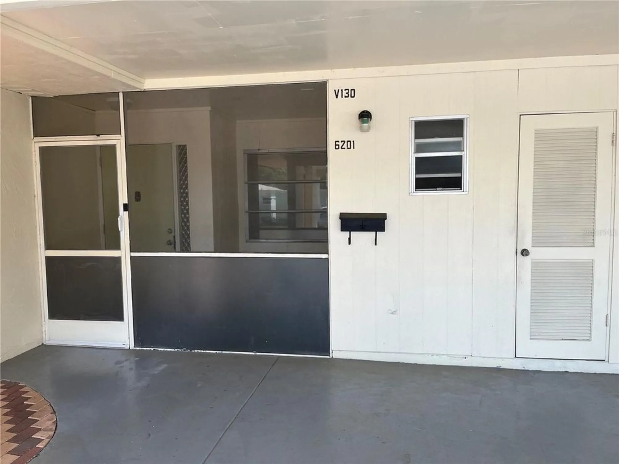 Property Slideshow image 4 of 37 | 6201 green view dr 130, Sarasota, FL, 34231