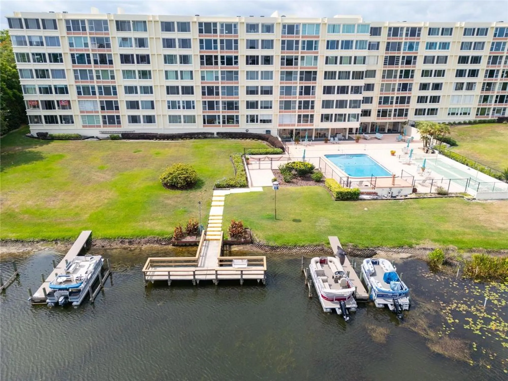 Property Slideshow image 2 of 77 | 700 mirror ter 505, Winter Haven, FL, 33881