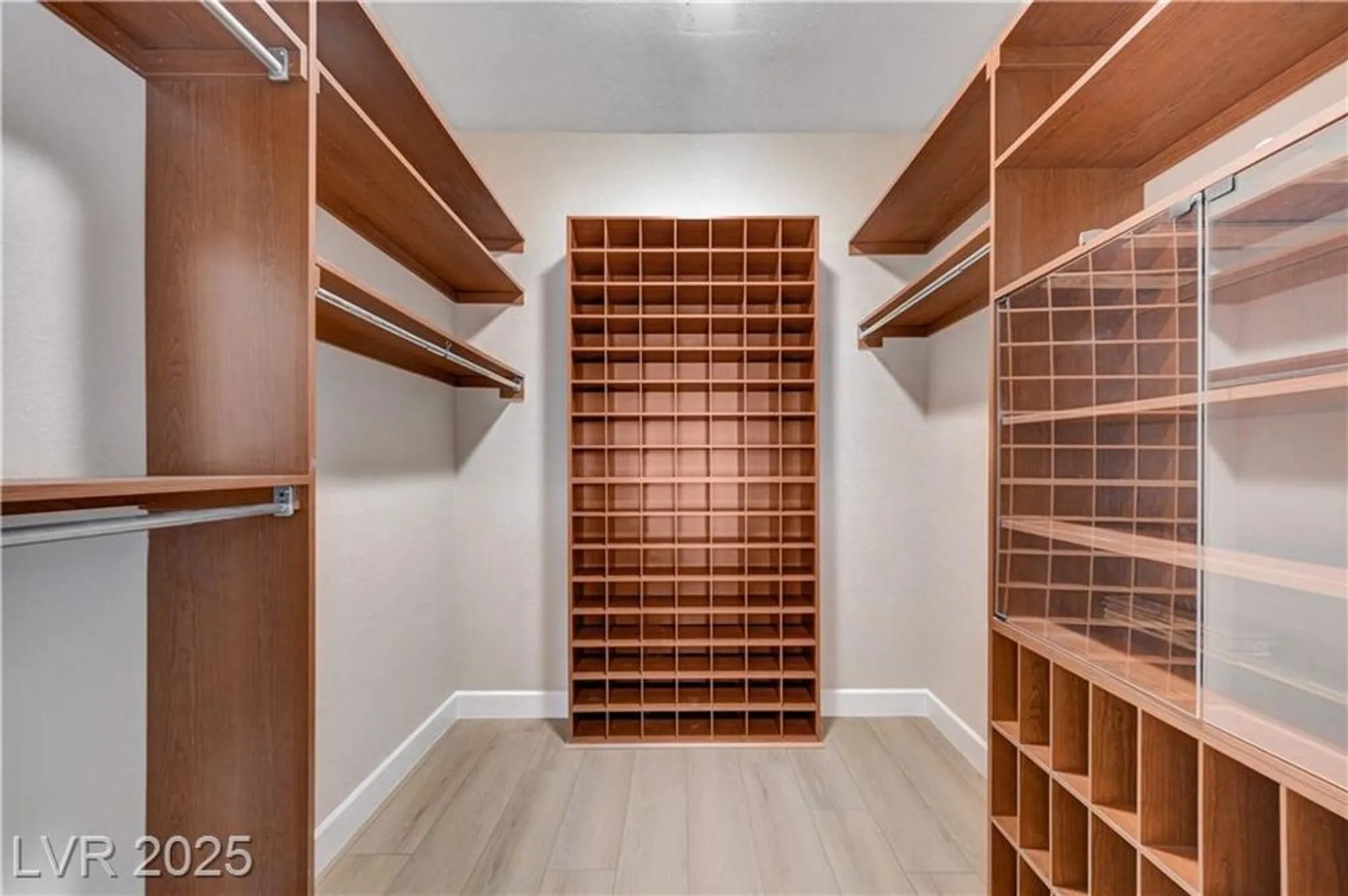 Property Slideshow image 32 of 77 | 2801 byron dr, Las Vegas, NV, 89134