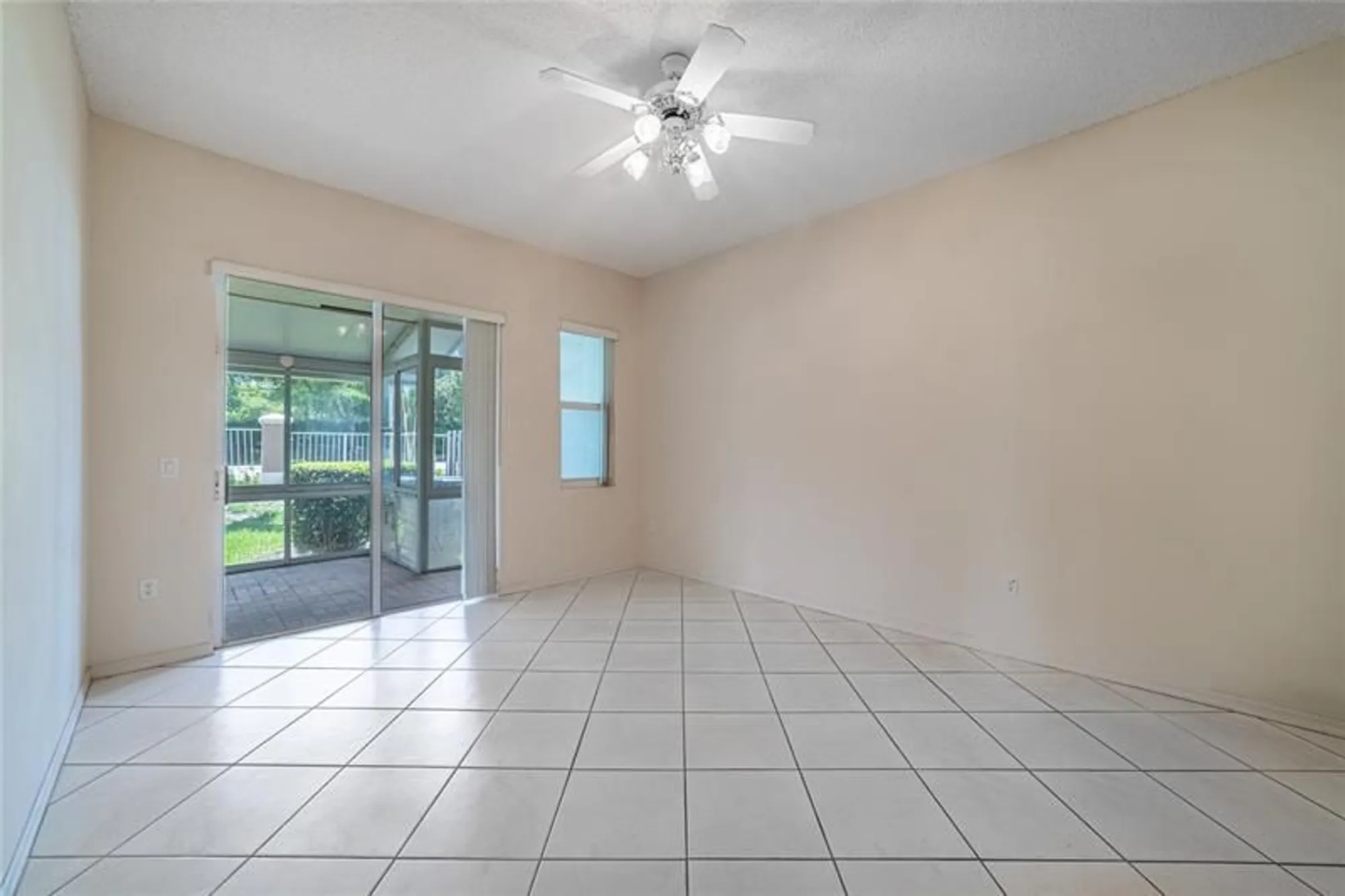 Property Slideshow image 11 of 39 | 10152 lombardy dr # 10152, Tamarac, FL, 33321