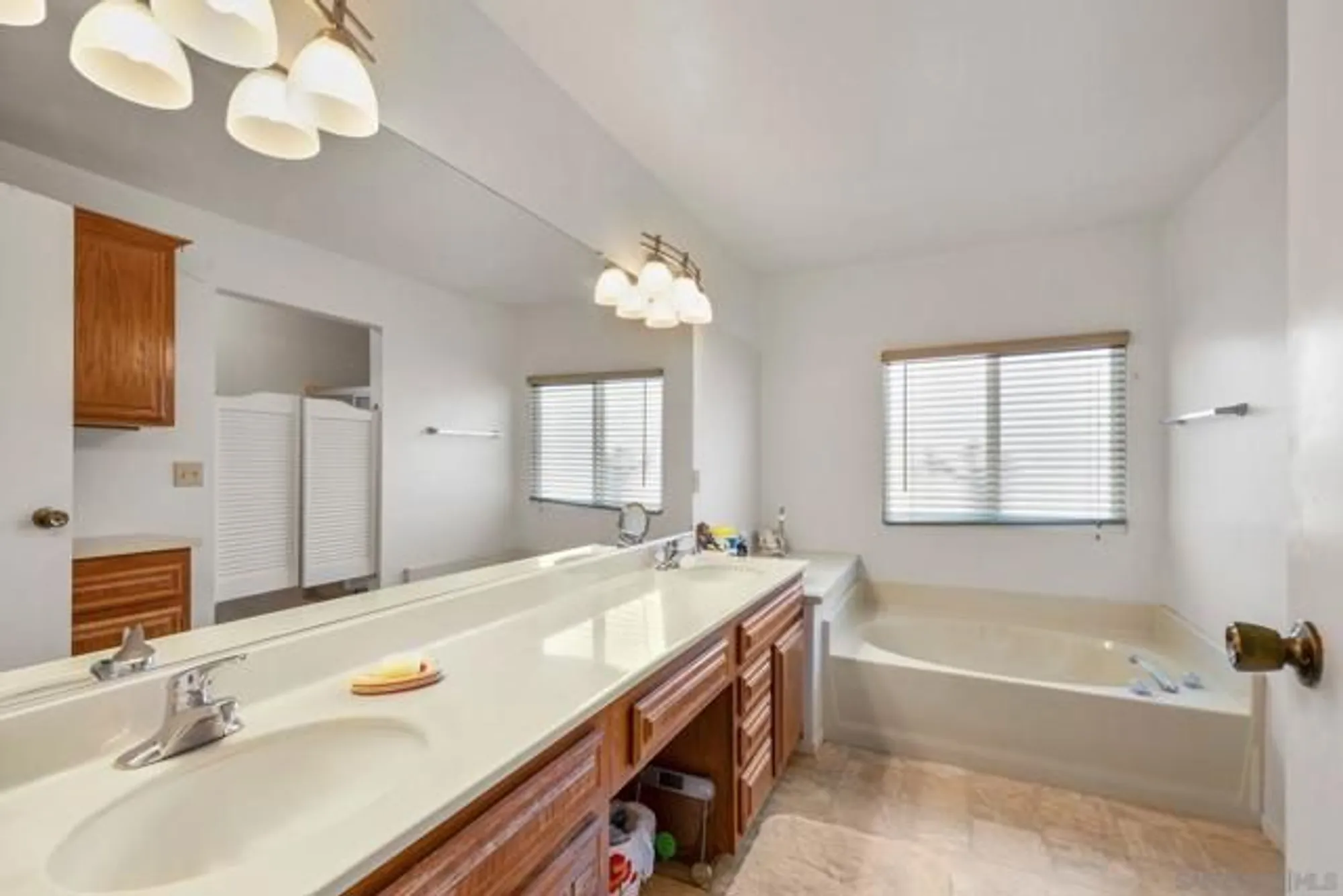 Property Slideshow image 19 of 29 | 2010 w san marcos blvd 90, San Marcos, CA, 92078