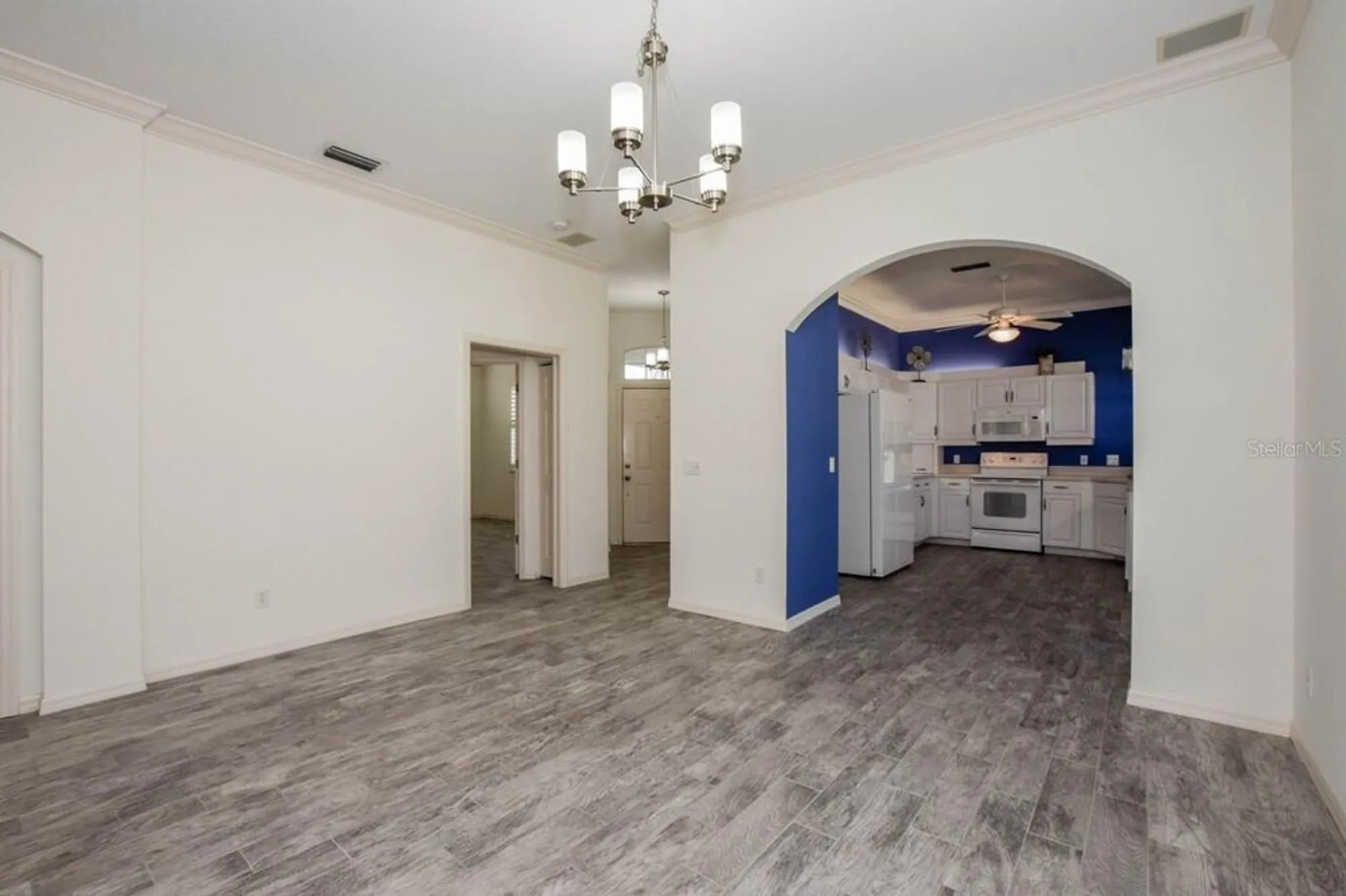 Property Slideshow image 9 of 63 | 834 montrose dr # 9, Venice, FL, 34293