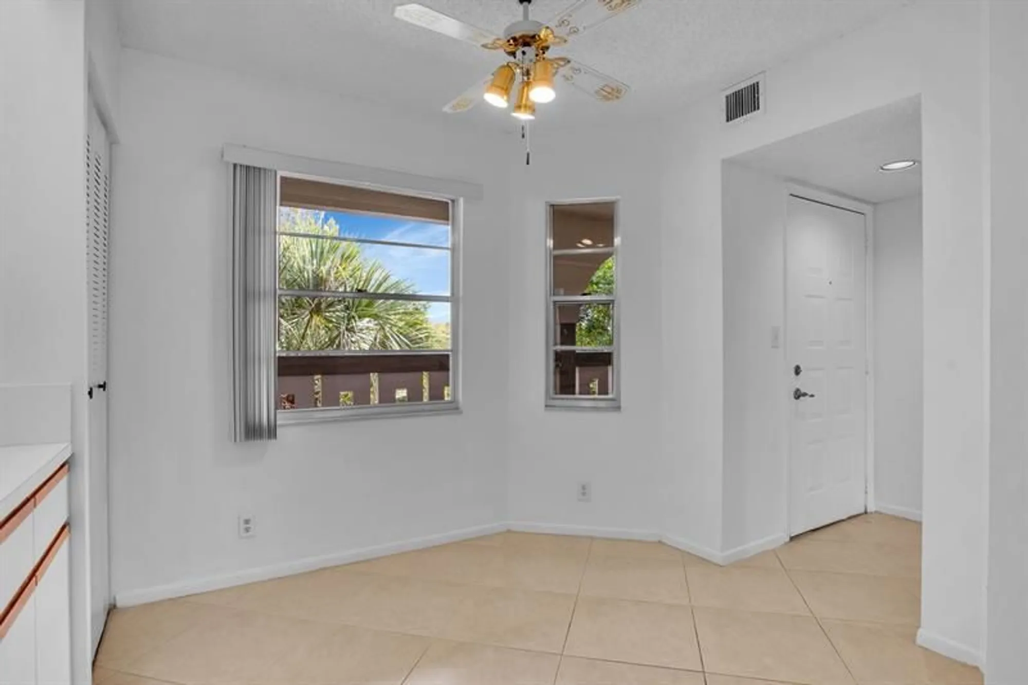 Property Slideshow image 5 of 30 | 1601 abaco dr d4, Coconut Creek, FL, 33066