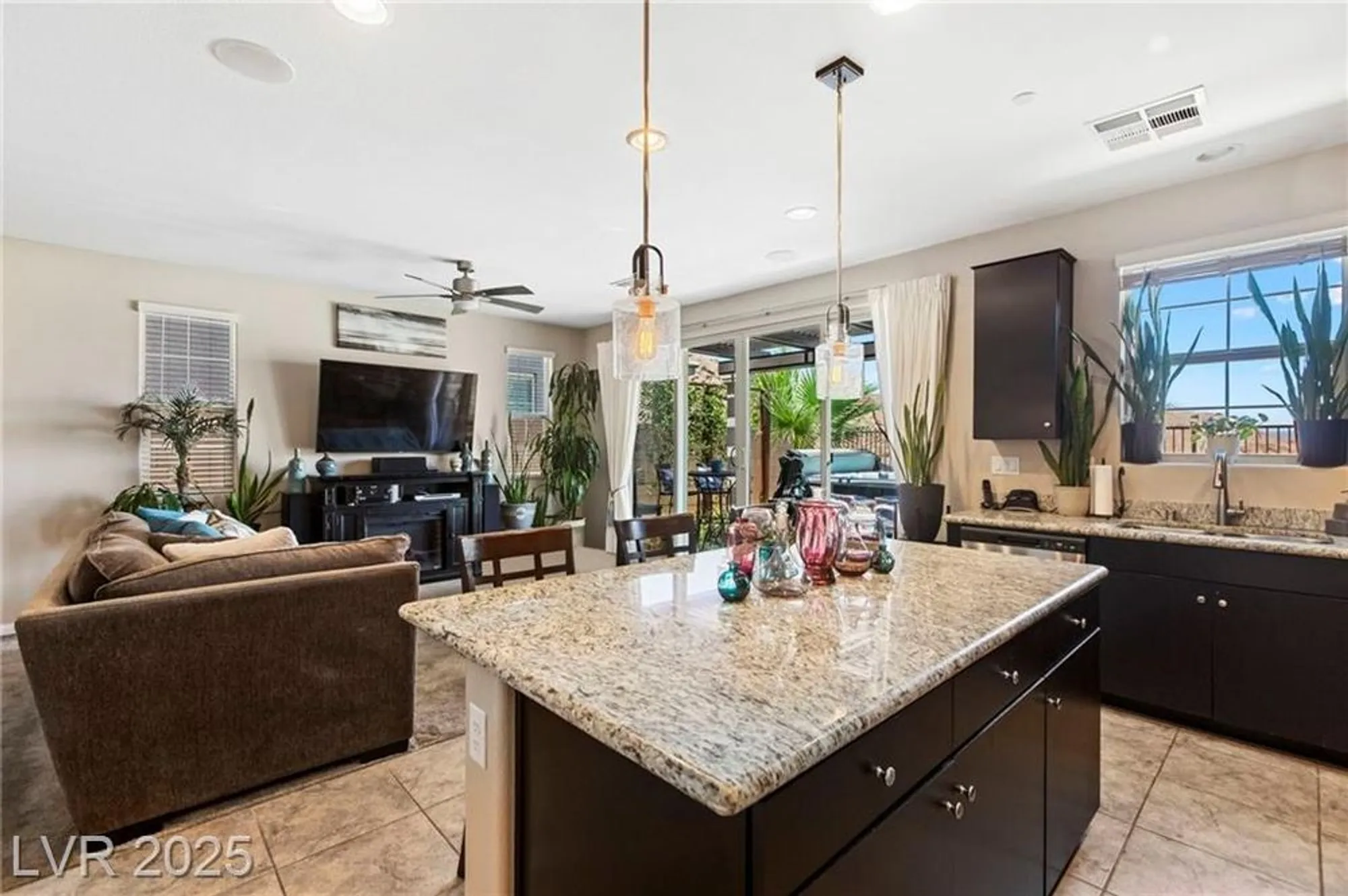 Property Slideshow image 9 of 42 | 44 moon hill dr, Henderson, NV, 89011