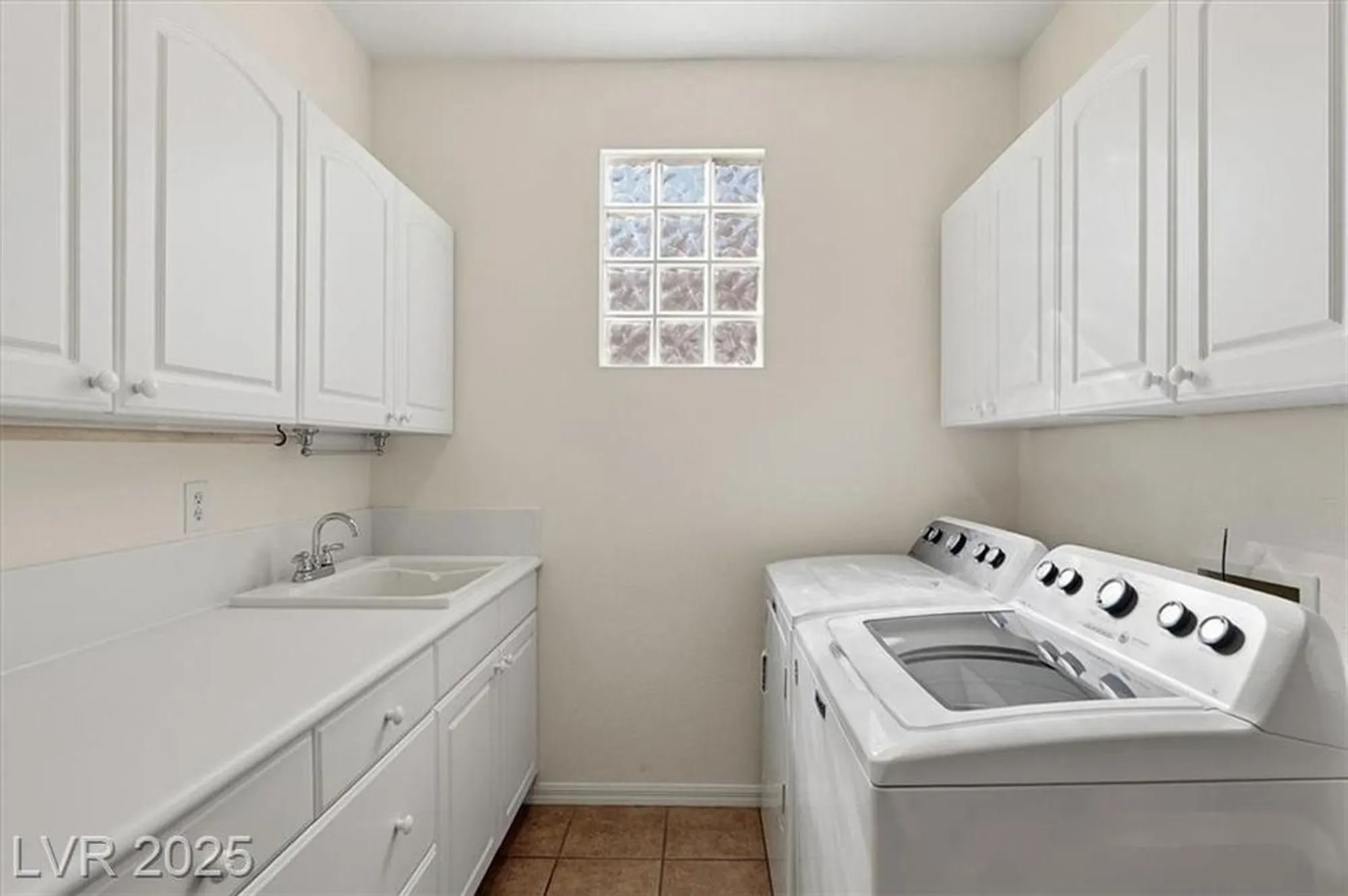 Property Slideshow image 15 of 45 | 4639 denaro dr, Las Vegas, NV, 89135
