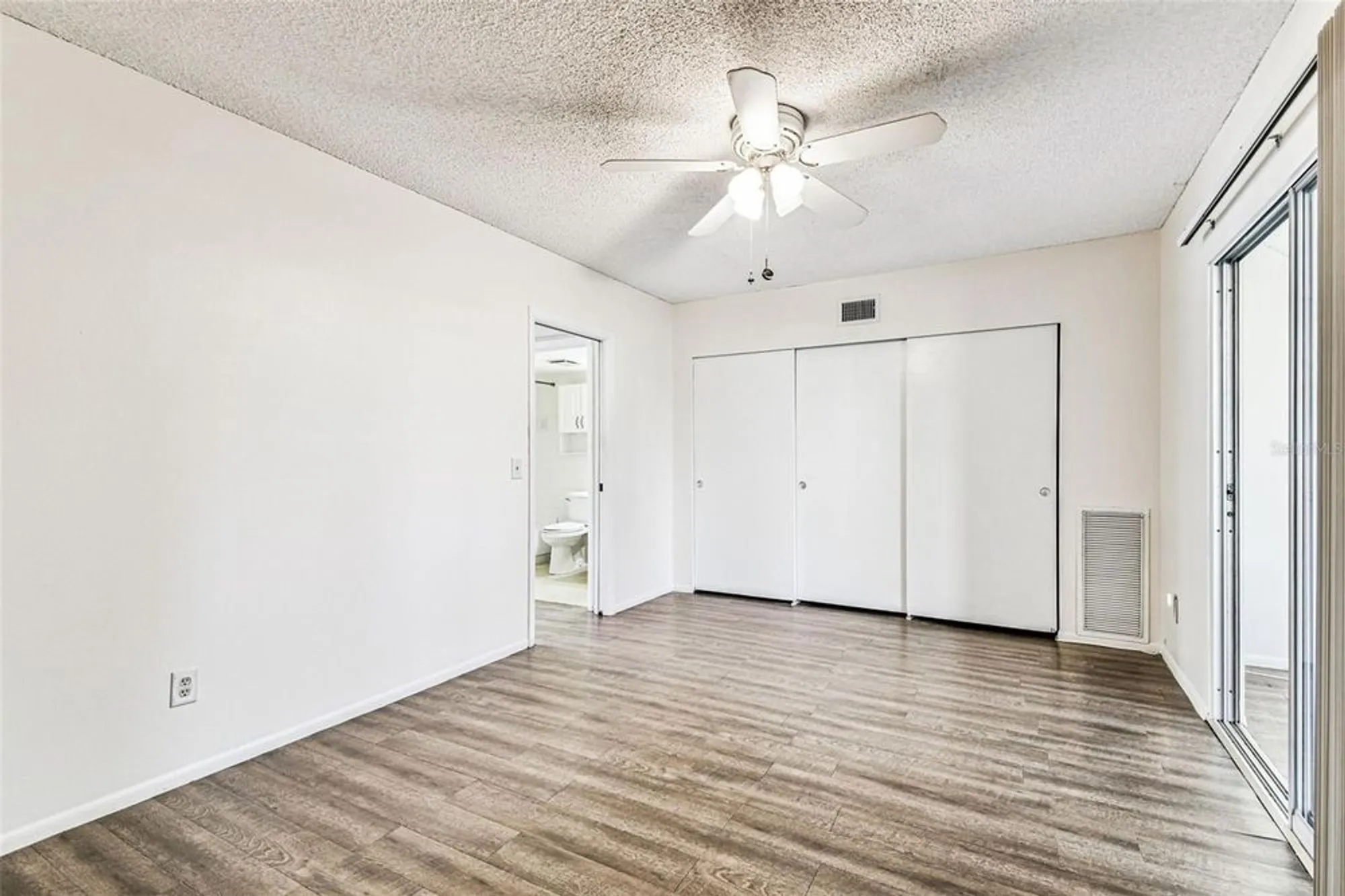 Property Slideshow image 24 of 73 | 2466 ecuadorian way apt 6, Clearwater, FL, 33763