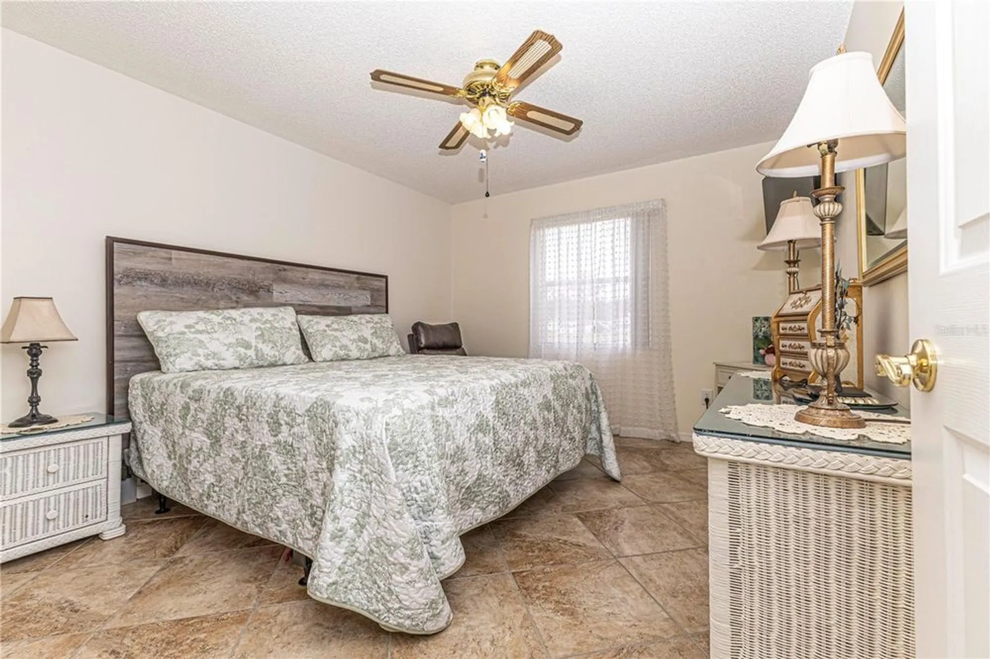 Property Slideshow image 10 of 25 | 1737 lauren ln, Lady Lake, FL, 32159