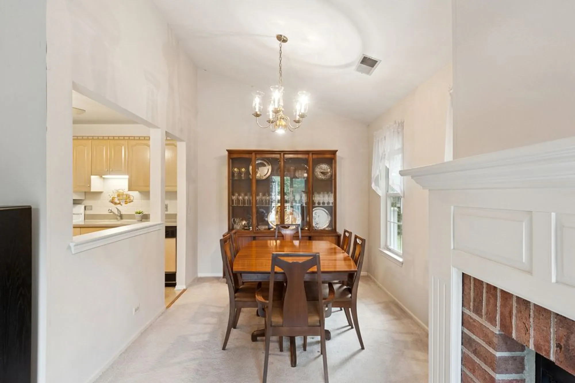 Property Slideshow image 6 of 20 | 501 aberdeen ln c, Prospect Heights, IL, 60070