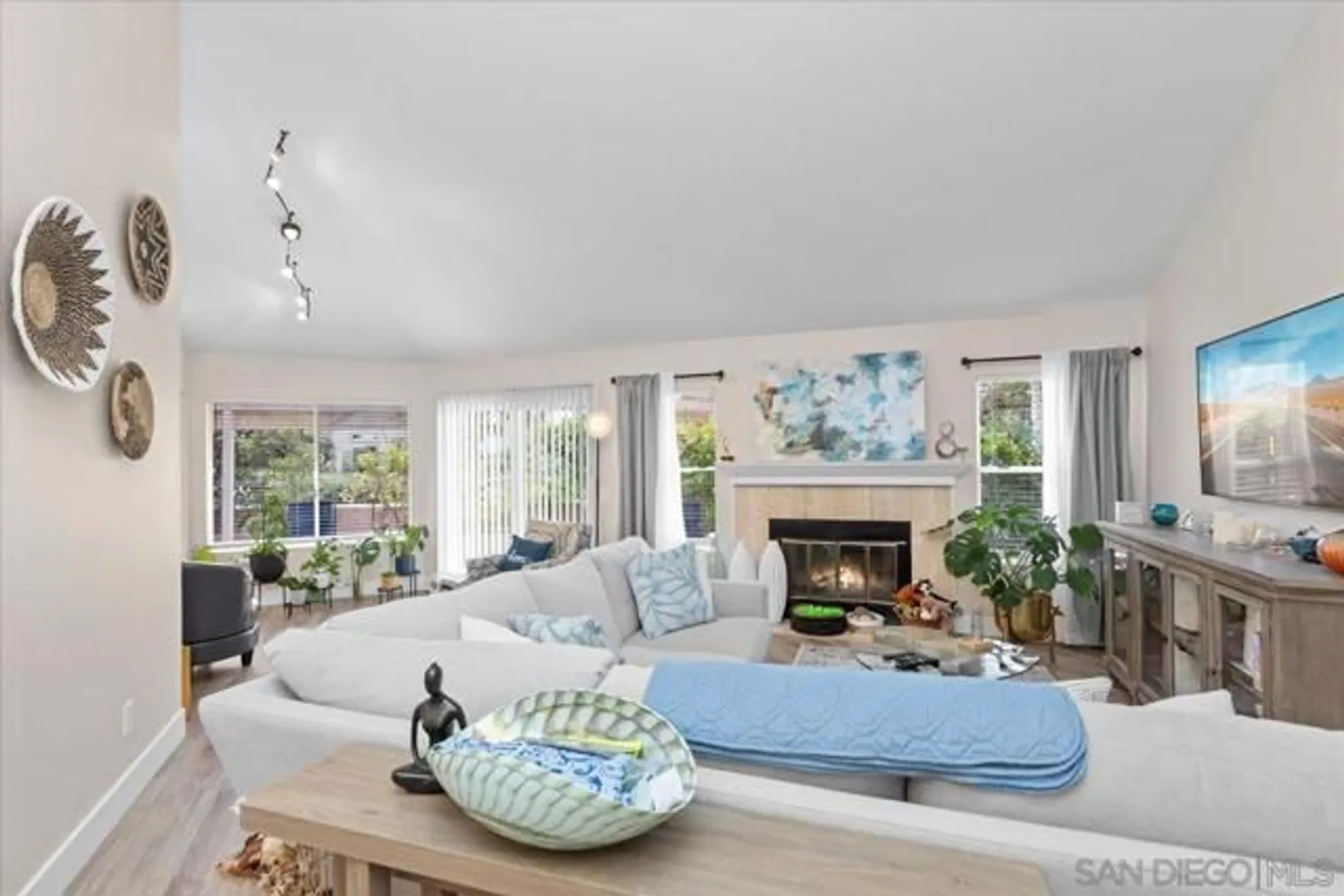 Property Slideshow image 14 of 45 | 1299 via apuesto, San Marcos, CA, 92078