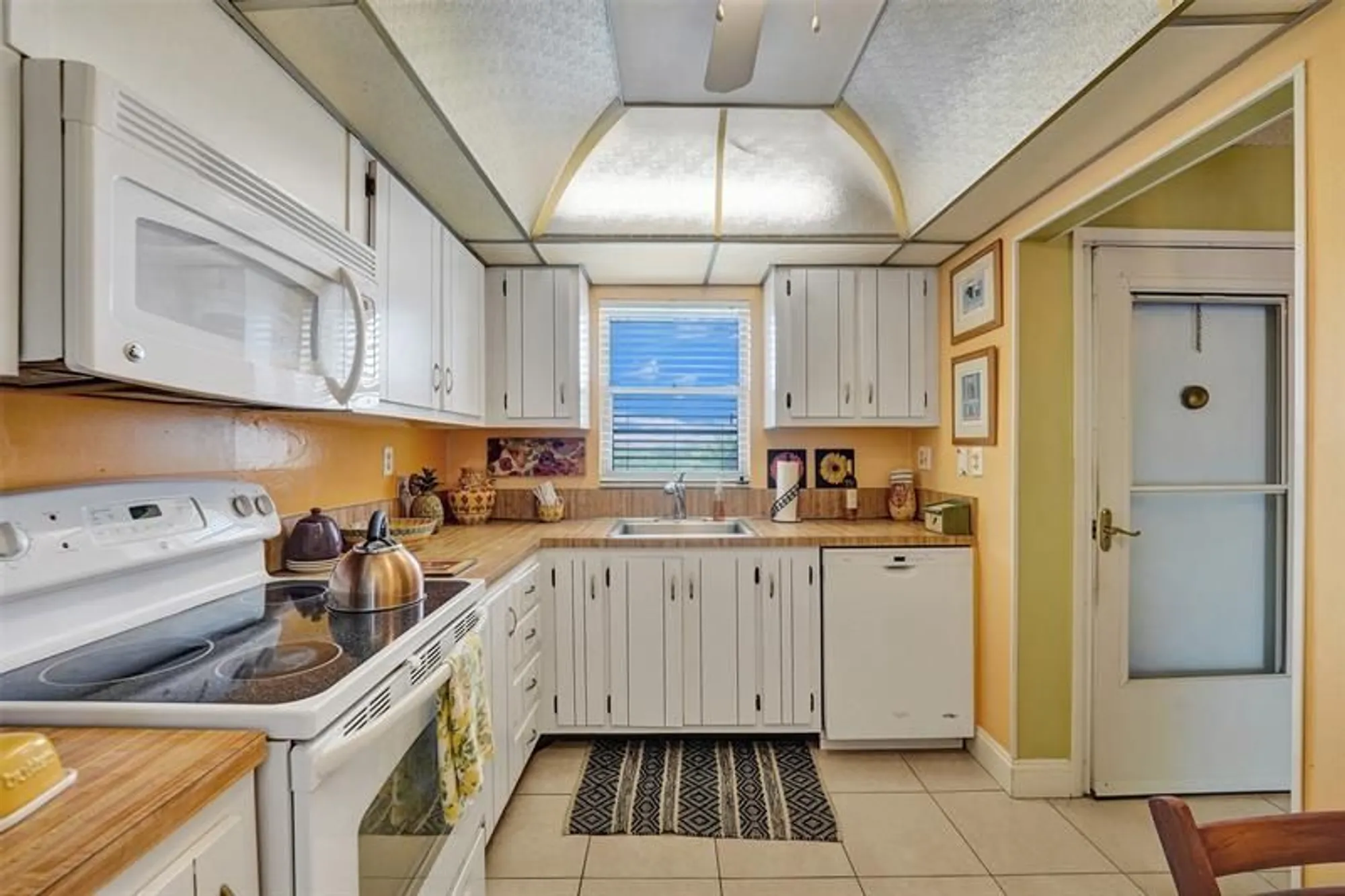 Property Slideshow image 27 of 34 | 5860 nw 44th st 509, Lauderhill, FL, 33319
