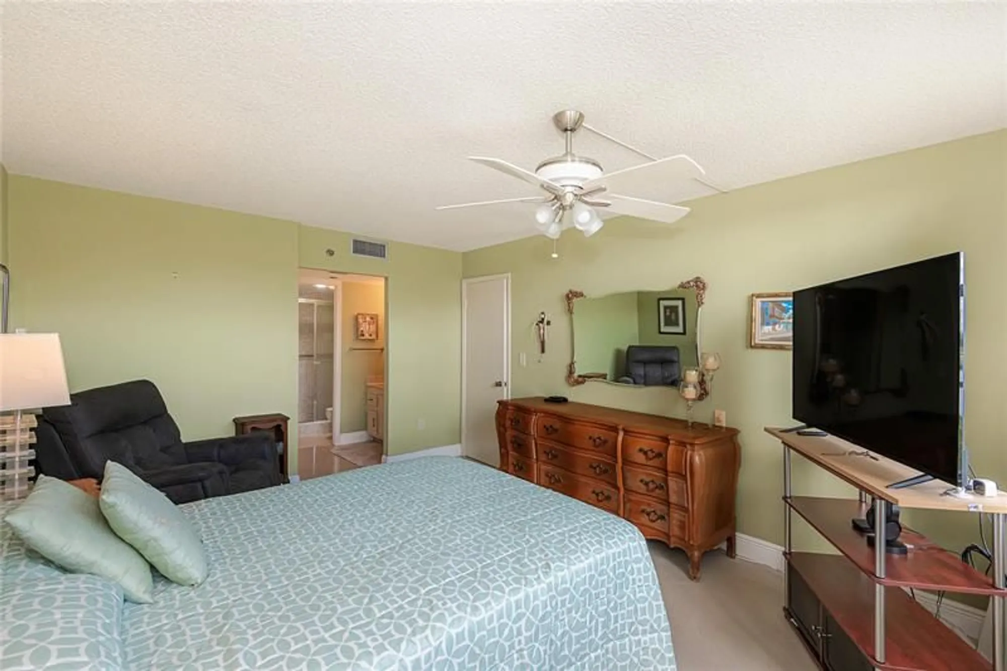Property Slideshow image 22 of 26 | 1200 saint charles pl l19, Pembroke Pines, FL, 33026