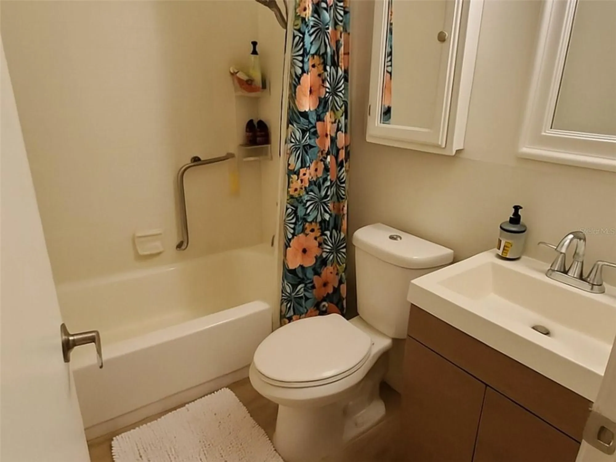 Property Slideshow image 11 of 14 | 2042 australia way 2, Clearwater, FL, 33763