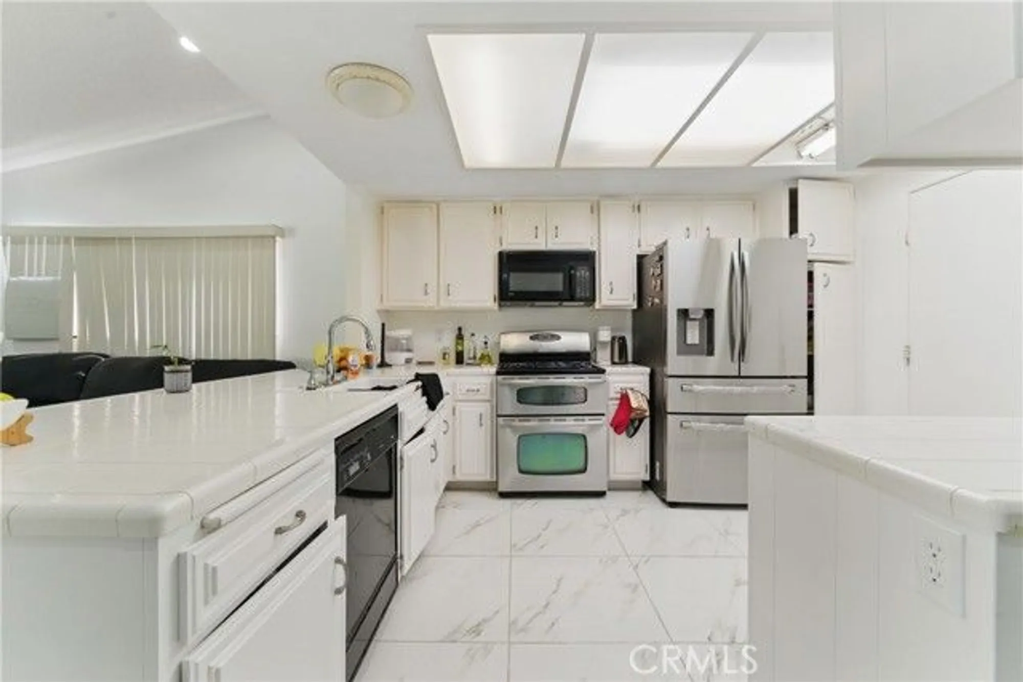Property Slideshow image 21 of 36 | 2250 redwood dr, Hemet, CA, 92545