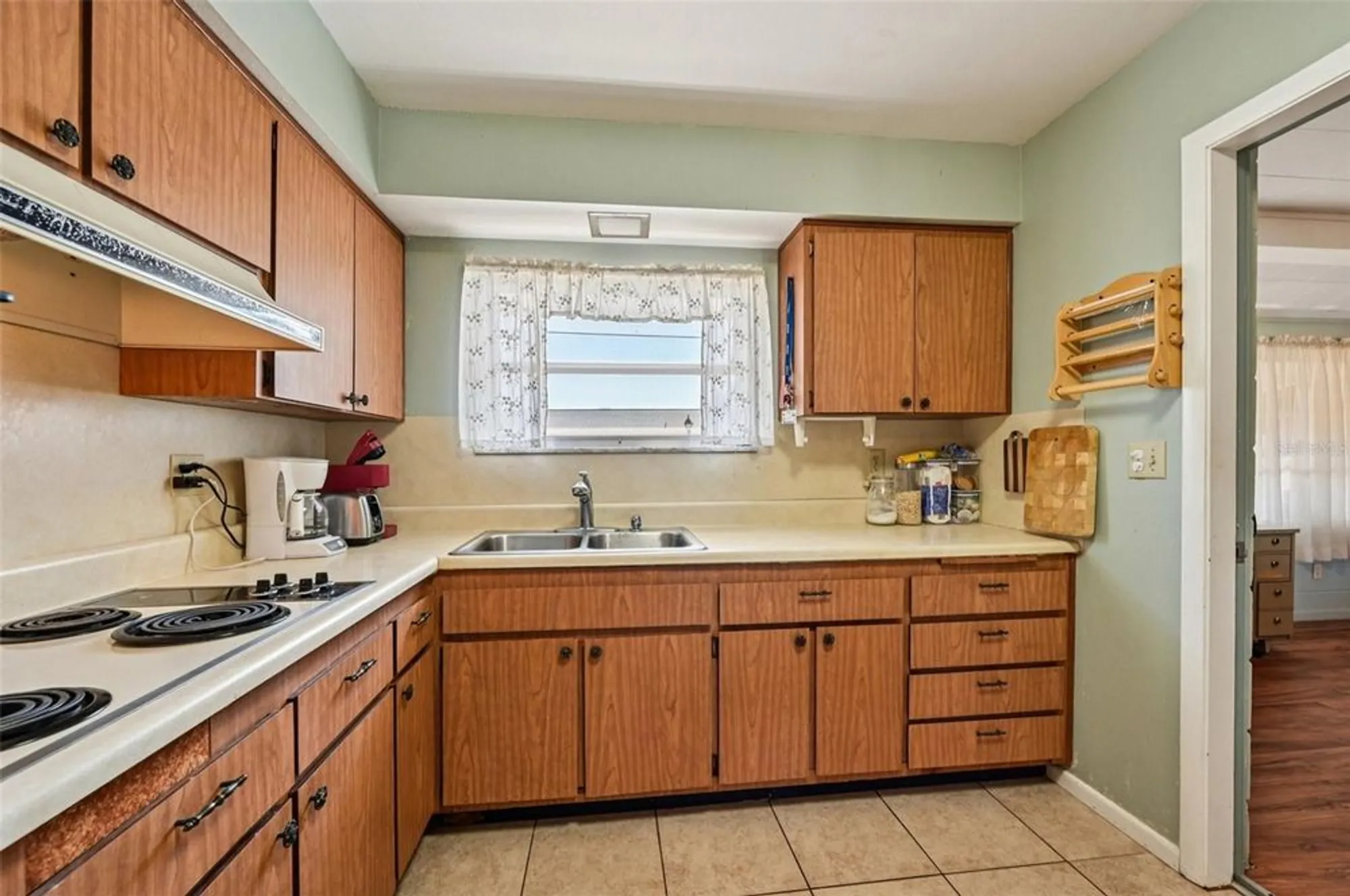 Property Slideshow image 10 of 48 | 722 tam o shanter ave, Sun City Center, FL, 33573