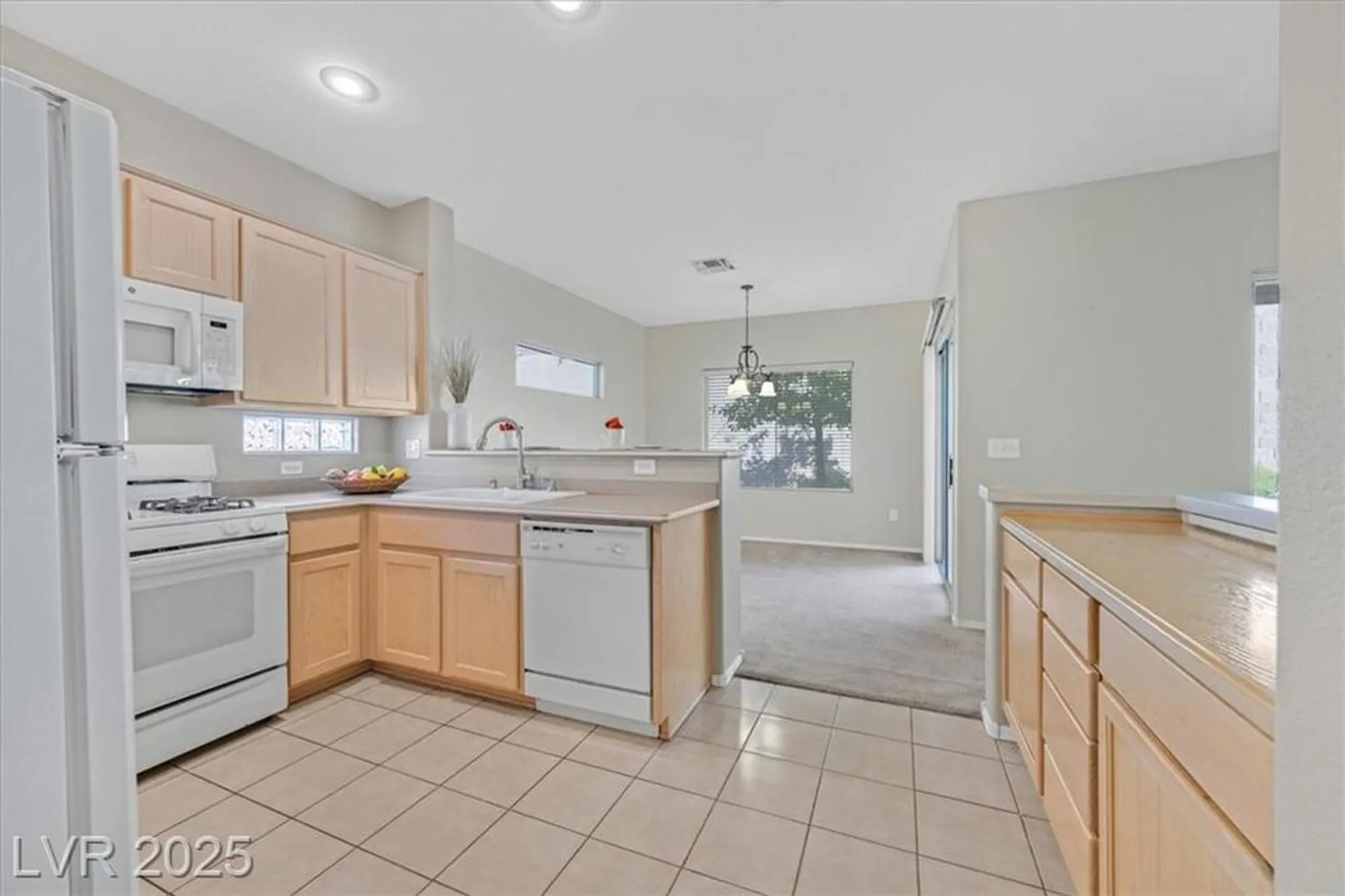 Property Slideshow image 7 of 37 | 2026 wildwood lake st, Henderson, NV, 89052